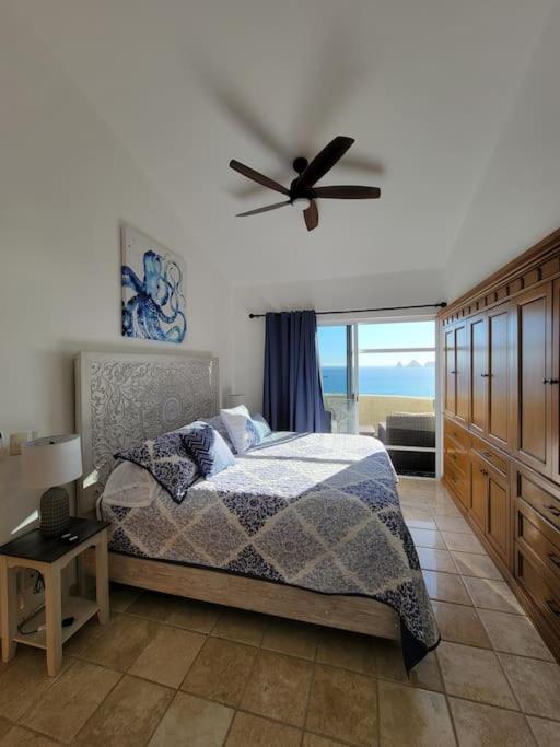 Apartment Oceanfront Penthouse, 2 Masters, 2 Baths, Kitchen!