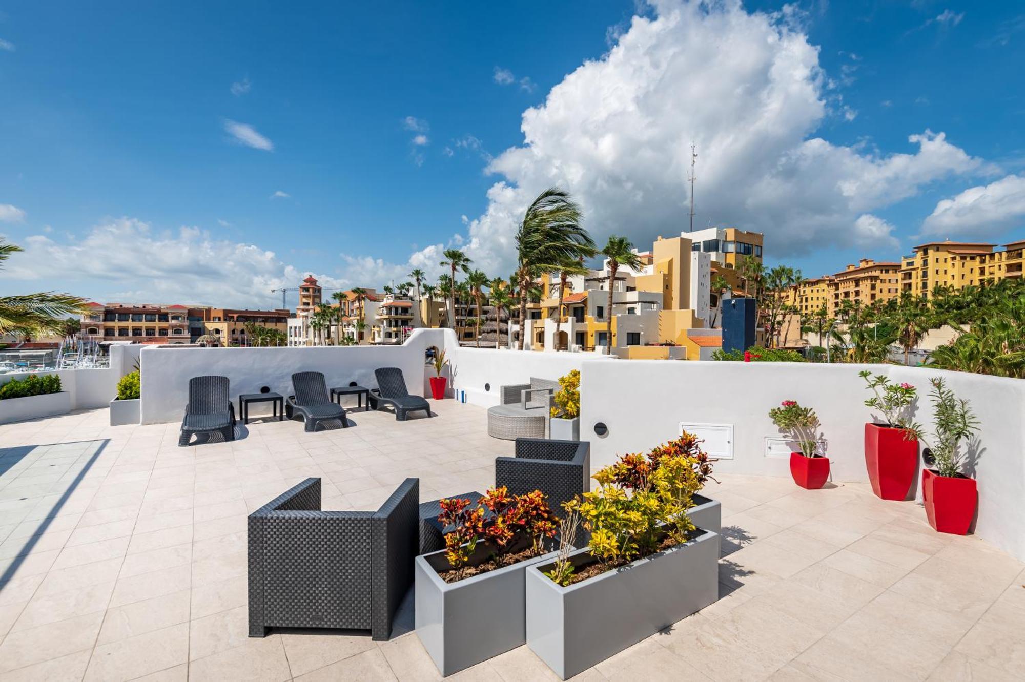 Marina Cabo Plaza Town &