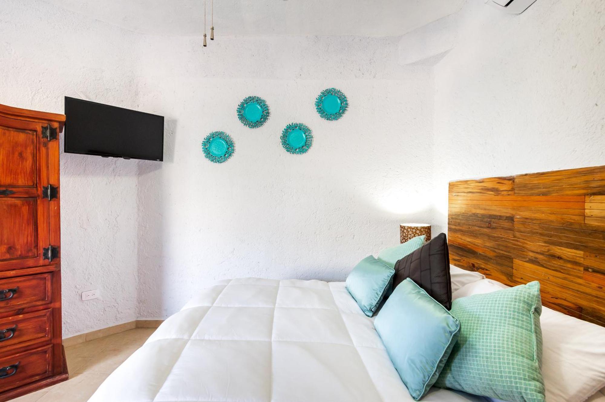 Marina Cabo Plaza Town & Apartment