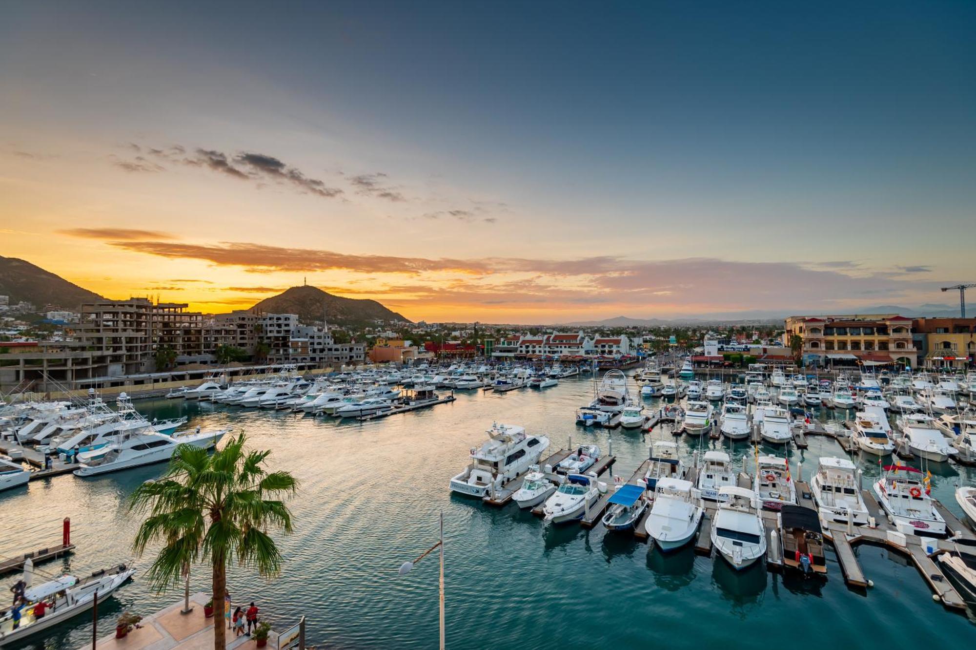 Marina Cabo Plaza Town & Apartment