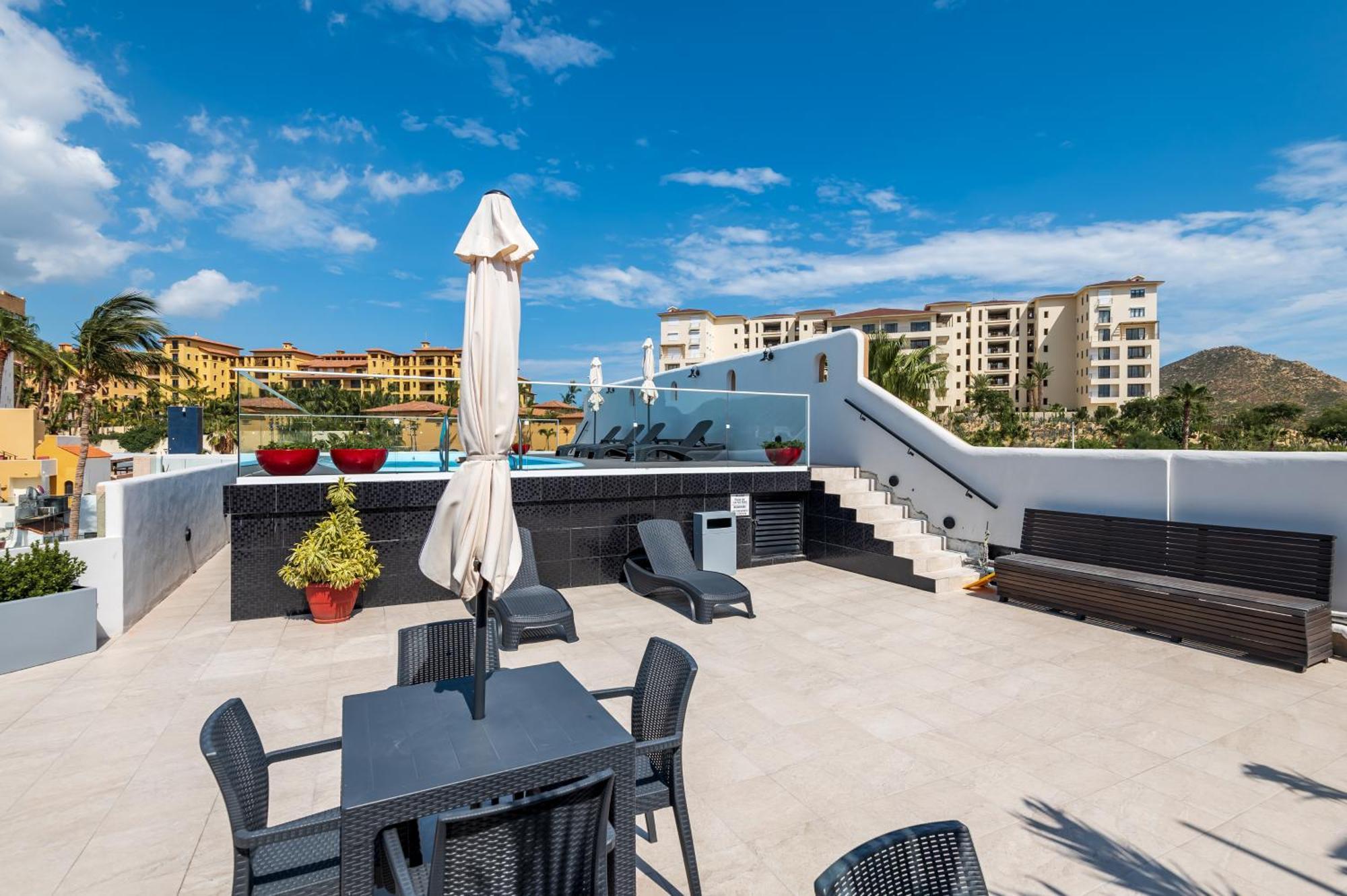Marina Cabo Plaza Town &