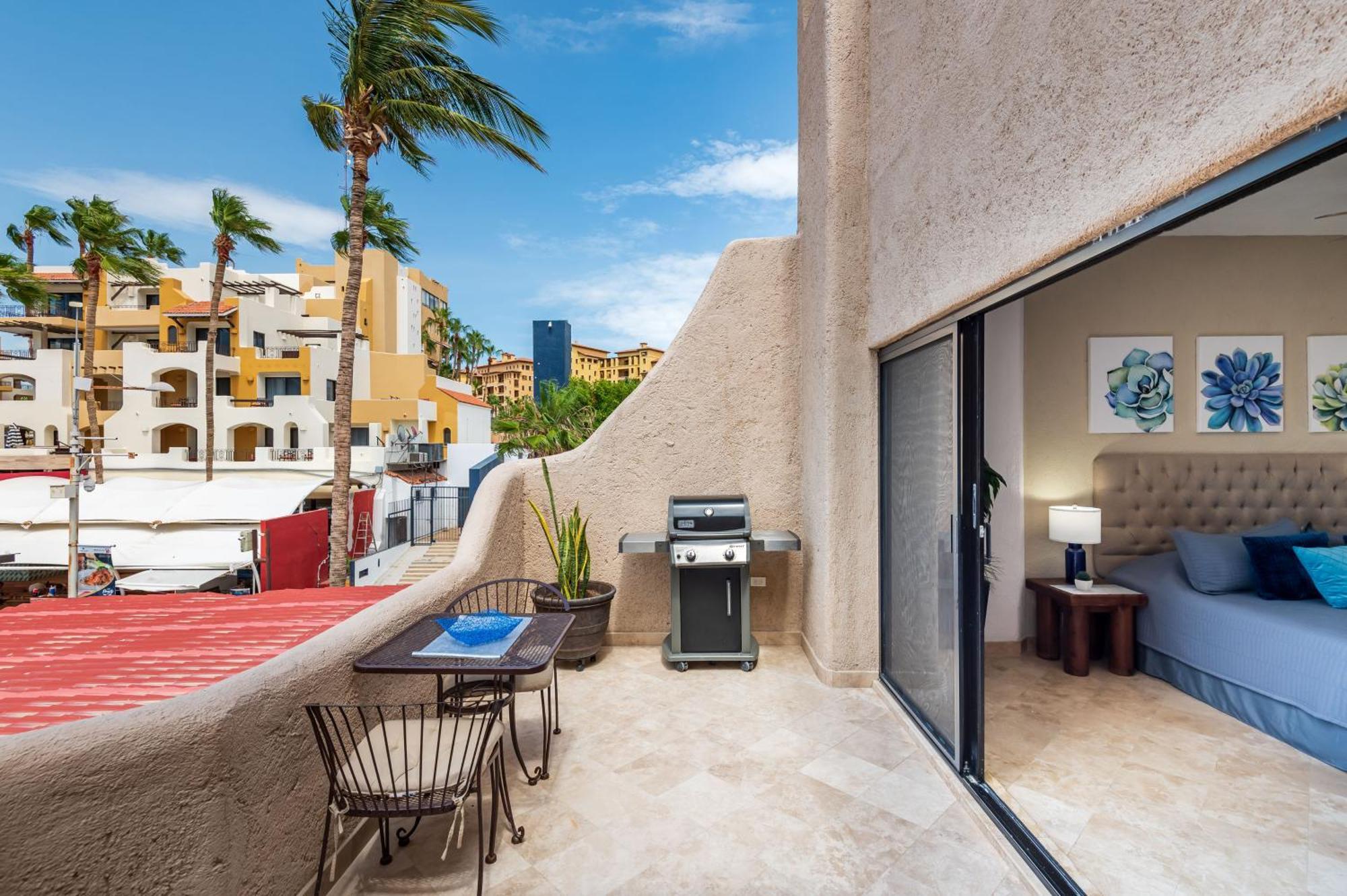 Marina Cabo Plaza Town &