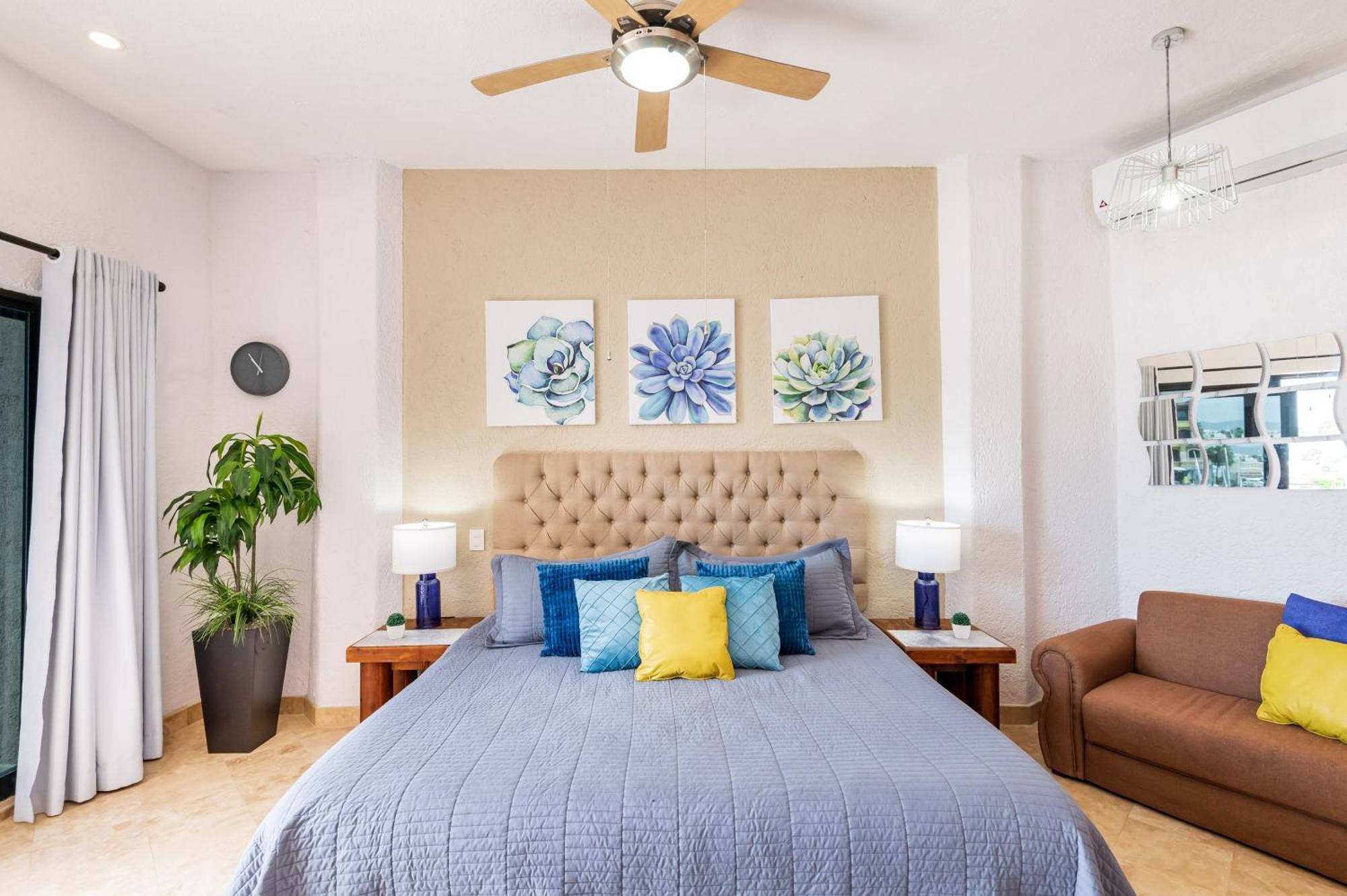 Marina Cabo Plaza Town & Apartment *