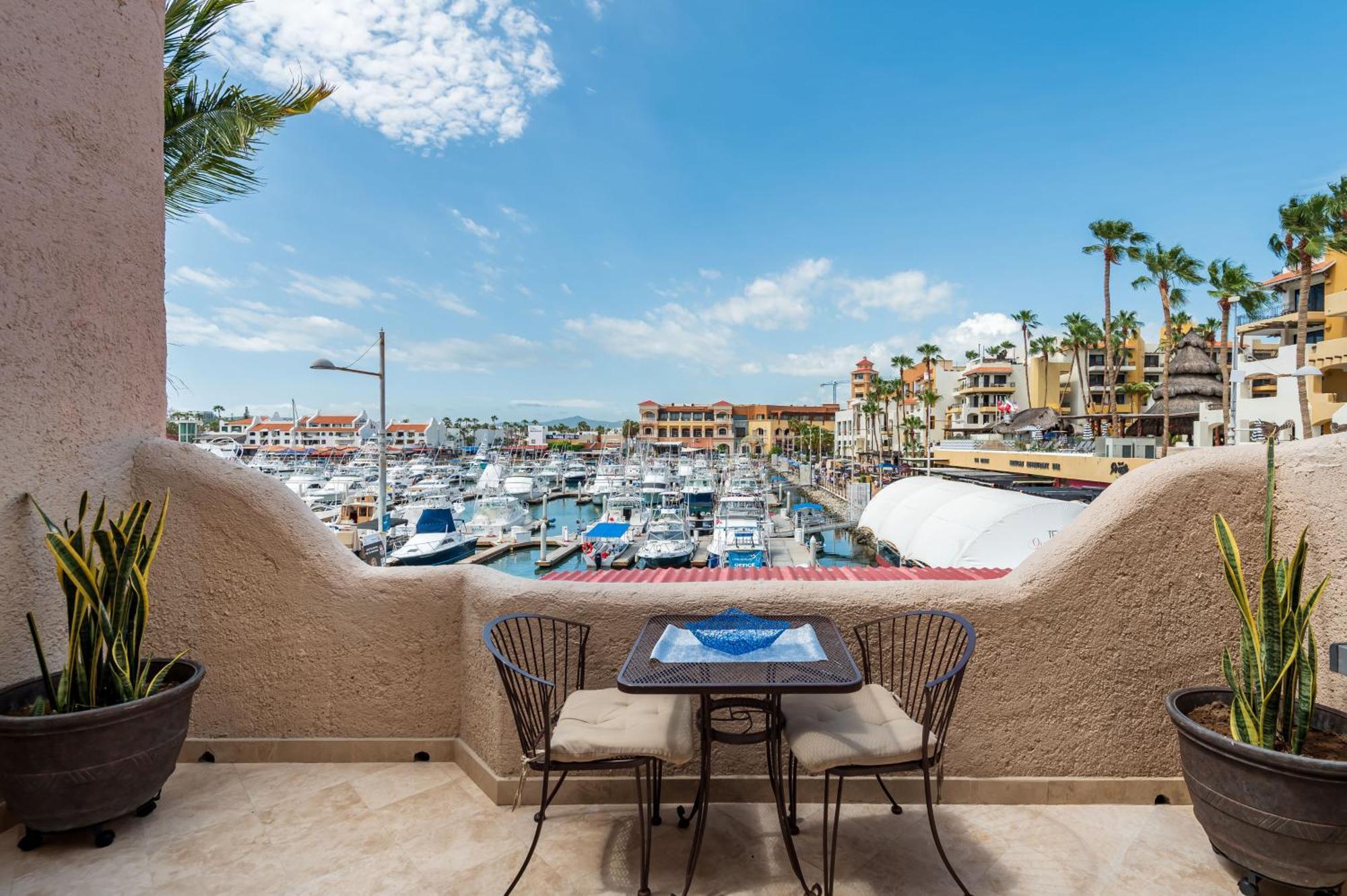 Marina Cabo Plaza Town &