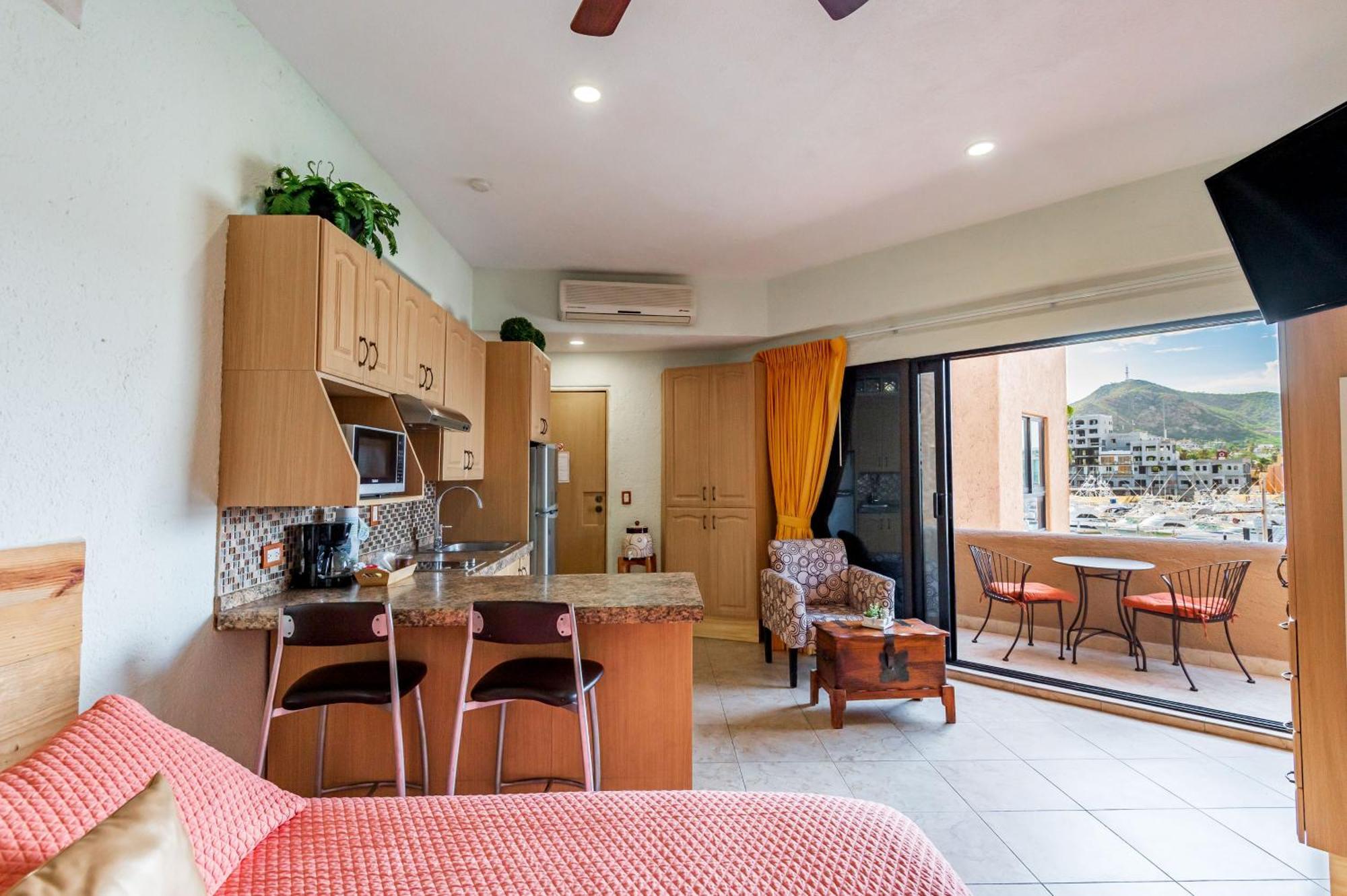 Marina Cabo Plaza Town & Apartment *