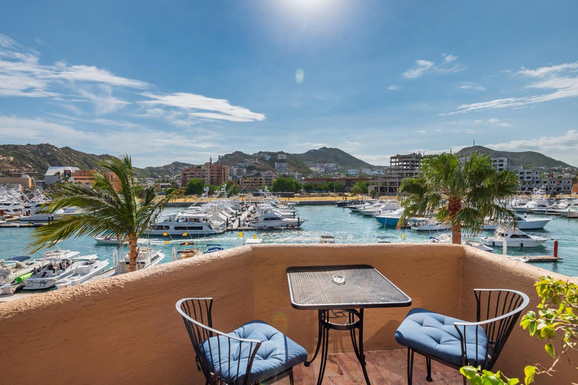 Marina Cabo Plaza Town & Apartment *
