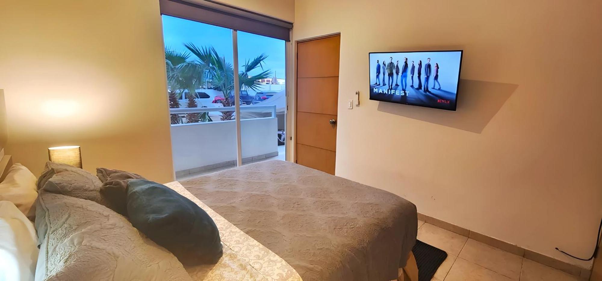 Apartment Bahia Del Tezal 103b, 1br Modern Big Rooftop Pool Walk To Through Riu Cabo San Lucas