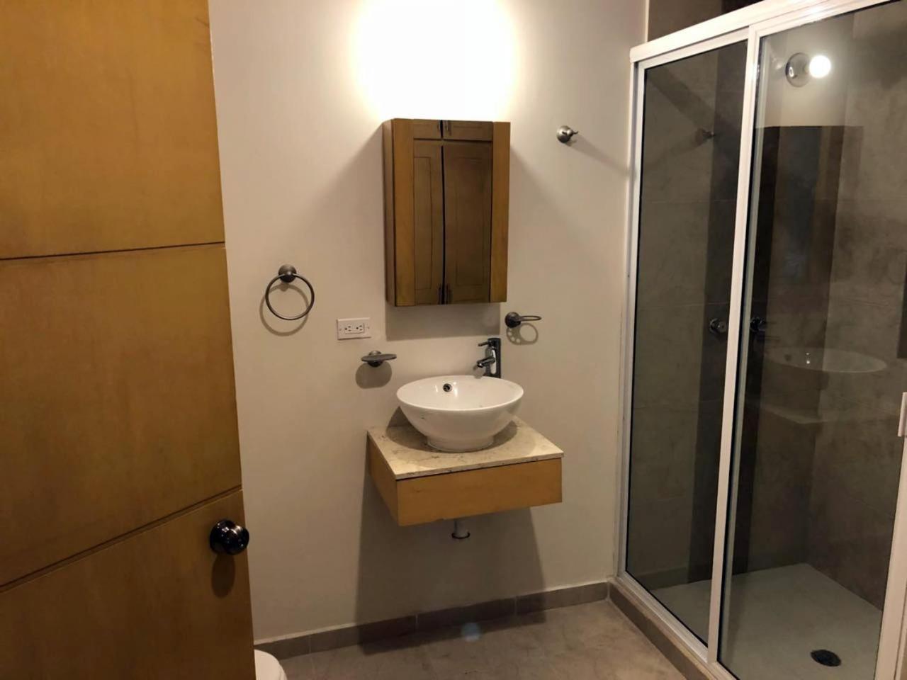 Bahia Del Tezal 103b, 1br Modern Big Rooftop Pool Walk To Through Riu Apartment Cabo San Lucas