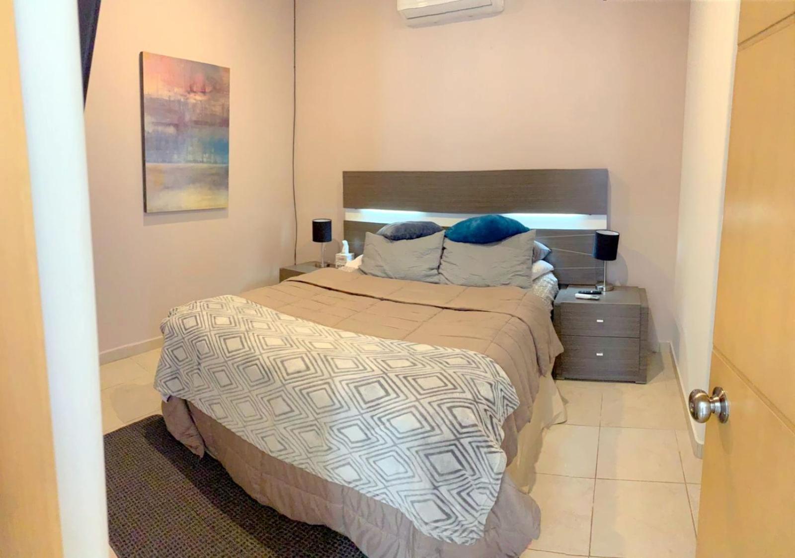 Apartment Bahia Del Tezal 103b, 1br Modern Big Rooftop Pool Walk To Through Riu Cabo San Lucas