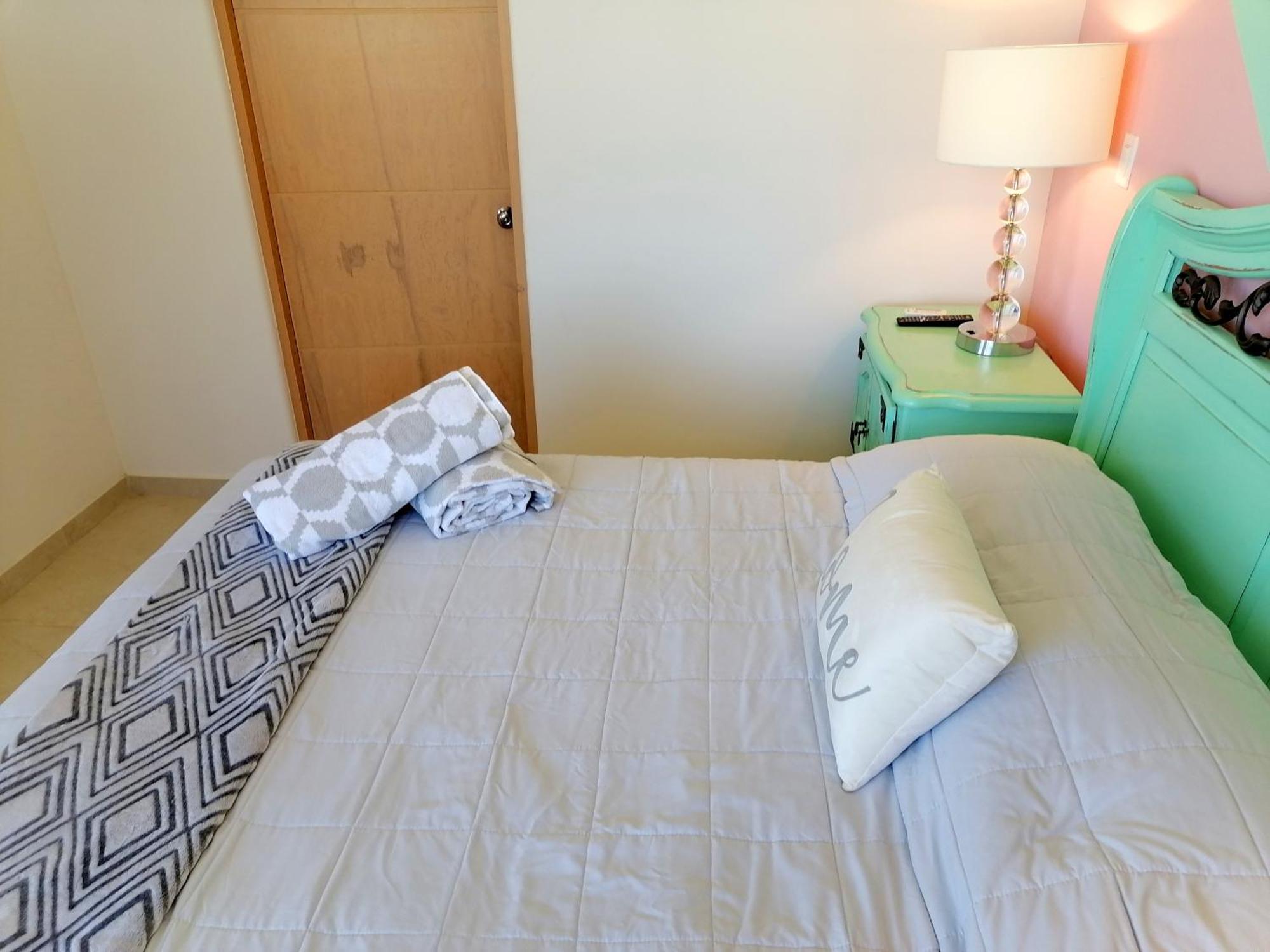 Bahia Del Tezal 204b: Great 2br/2ba 5 Min From Downtown Cabo, Big Pool! Cabo San Lucas