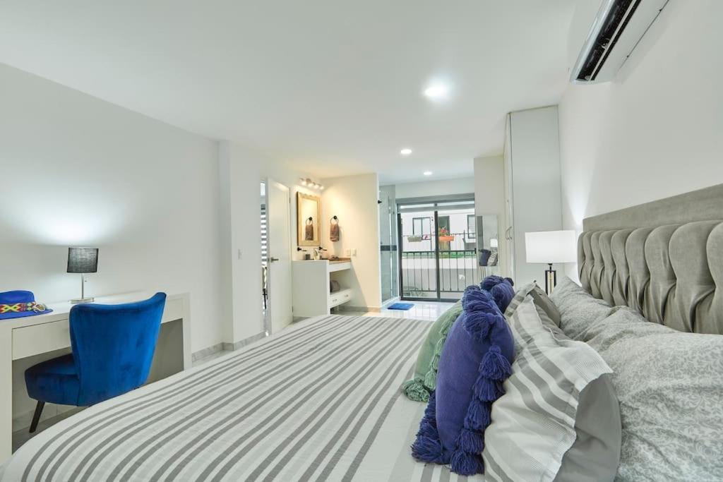 Apartment Spacious 1-bdrm In Heart Of Cabo! *