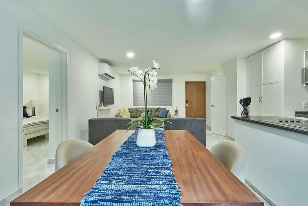 Apartment Spacious 1-bdrm In Heart Of Cabo! Cabo San Lucas