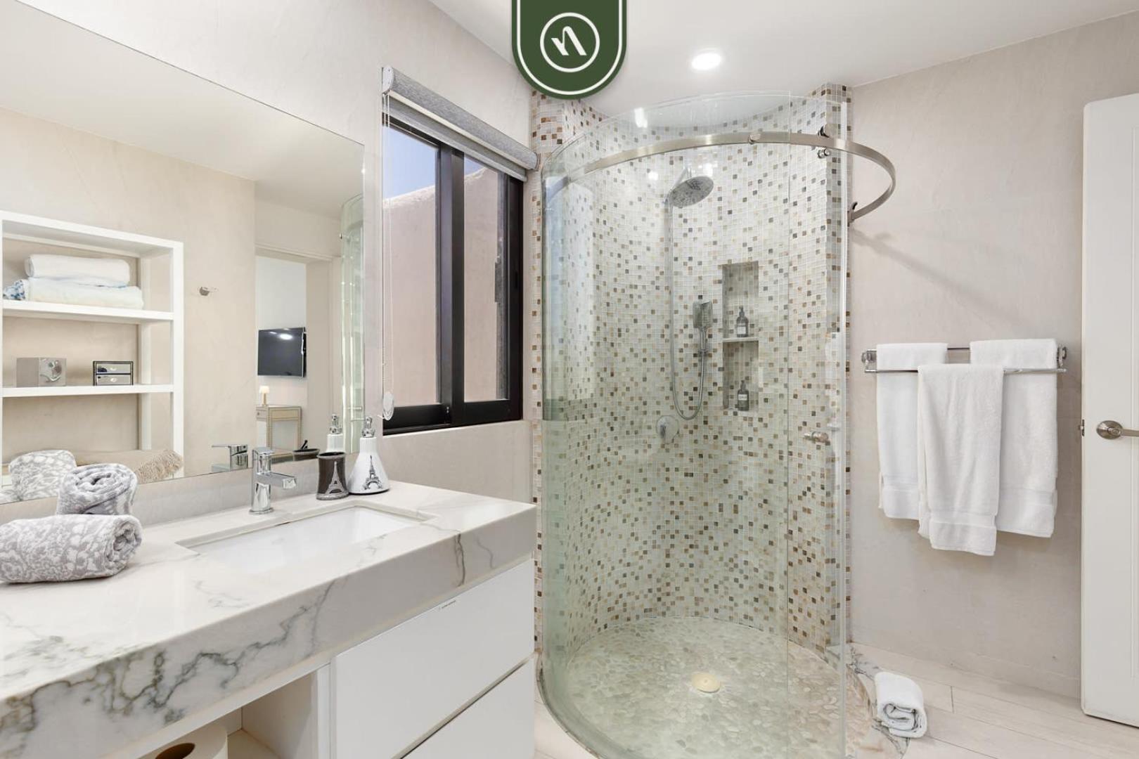 Oceanfront 1 Bedroom - Pool - - King Bed Apartamento