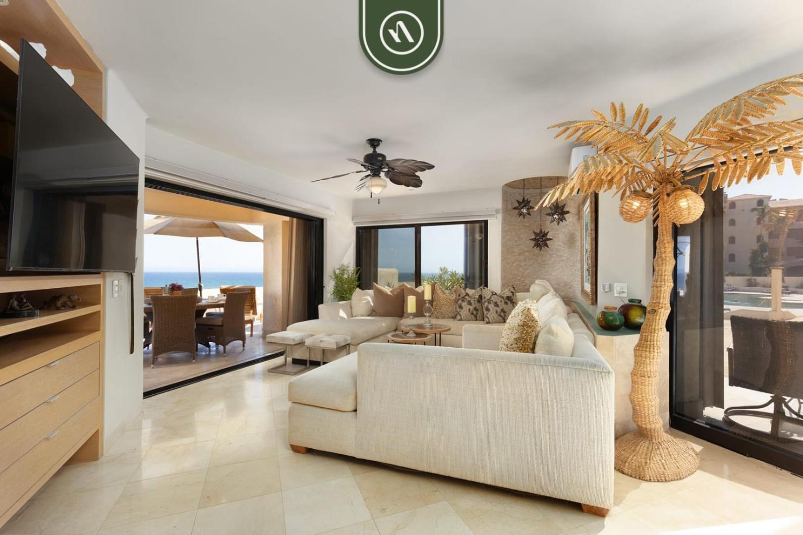 Oceanfront 3 Bedroom Right In Front Of The Cabo San Lucas