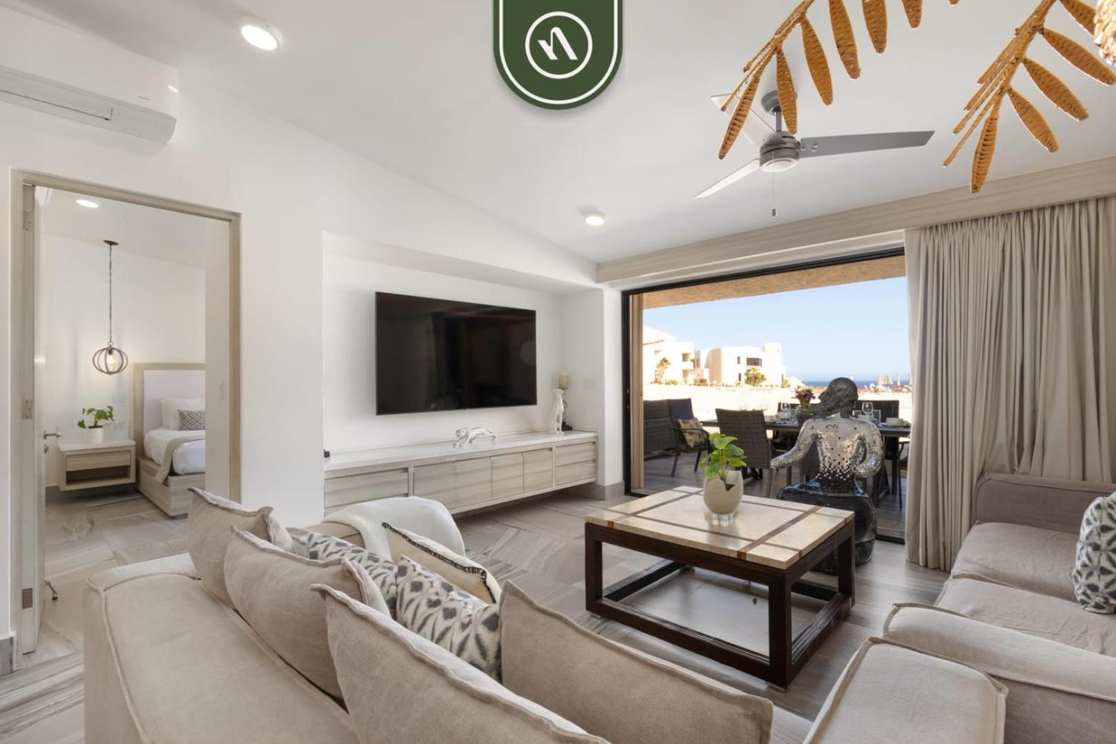 Fully Renovated 3 Bedroom - Oceanfront - Pool Apartment Cabo San Lucas