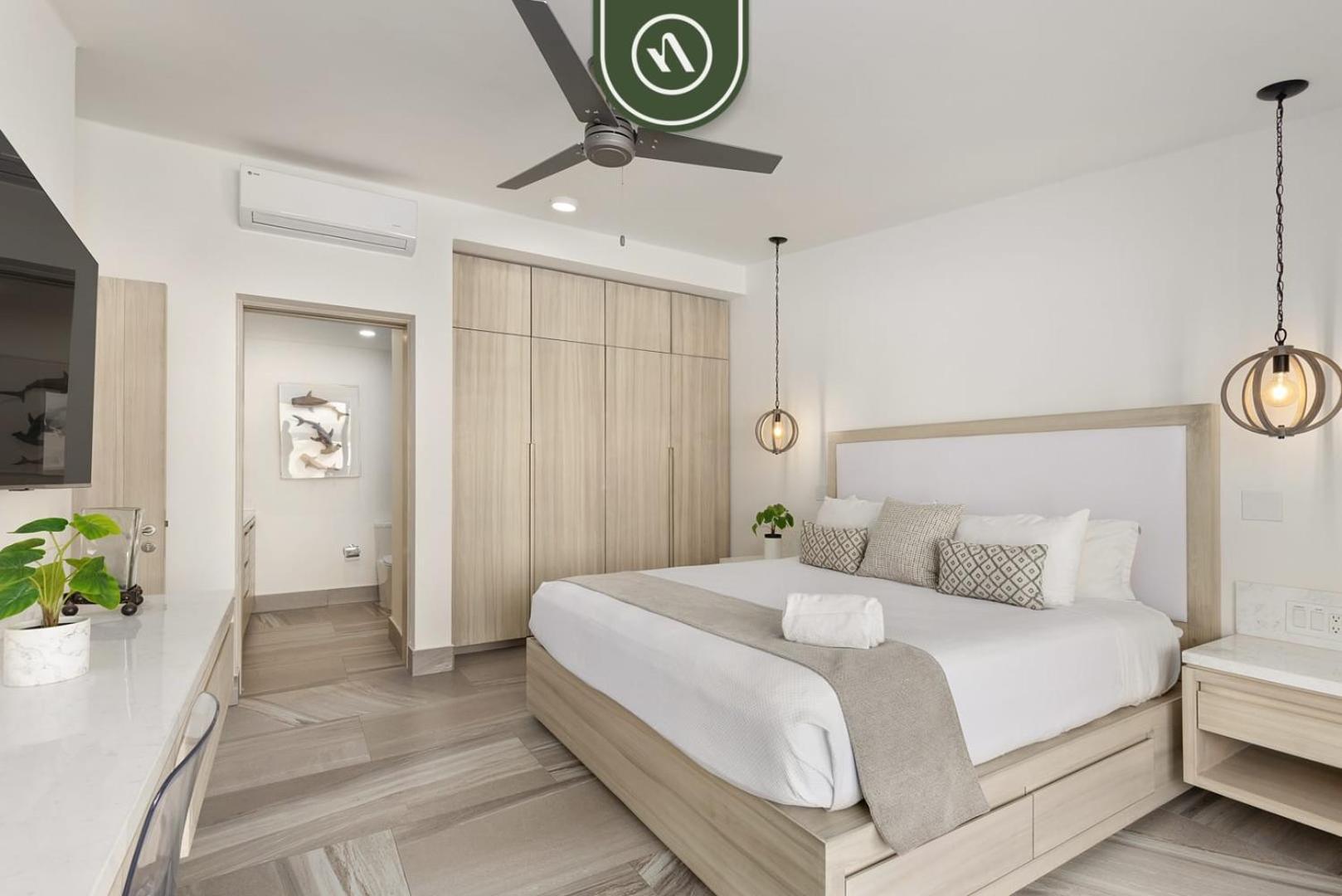 Fully Renovated 3 Bedroom - Oceanfront - Pool Cabo San Lucas