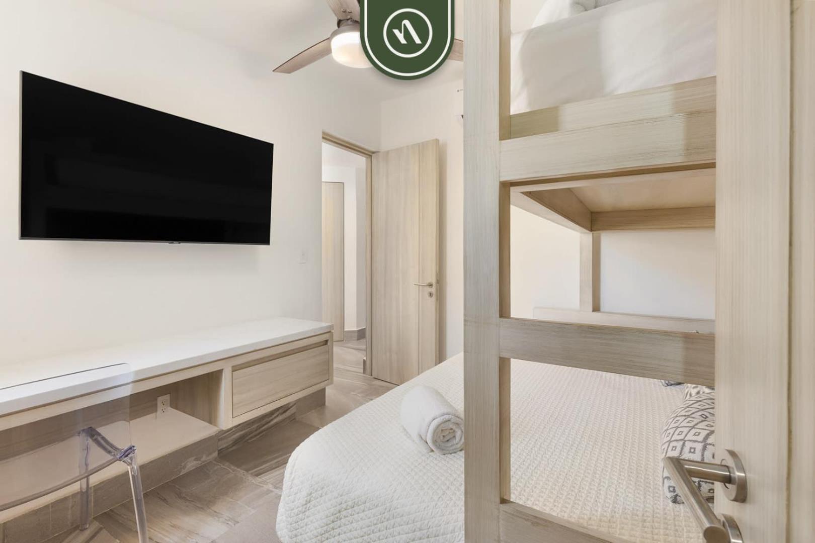 Apartment Fully Renovated 3 Bedroom - Oceanfront - Pool