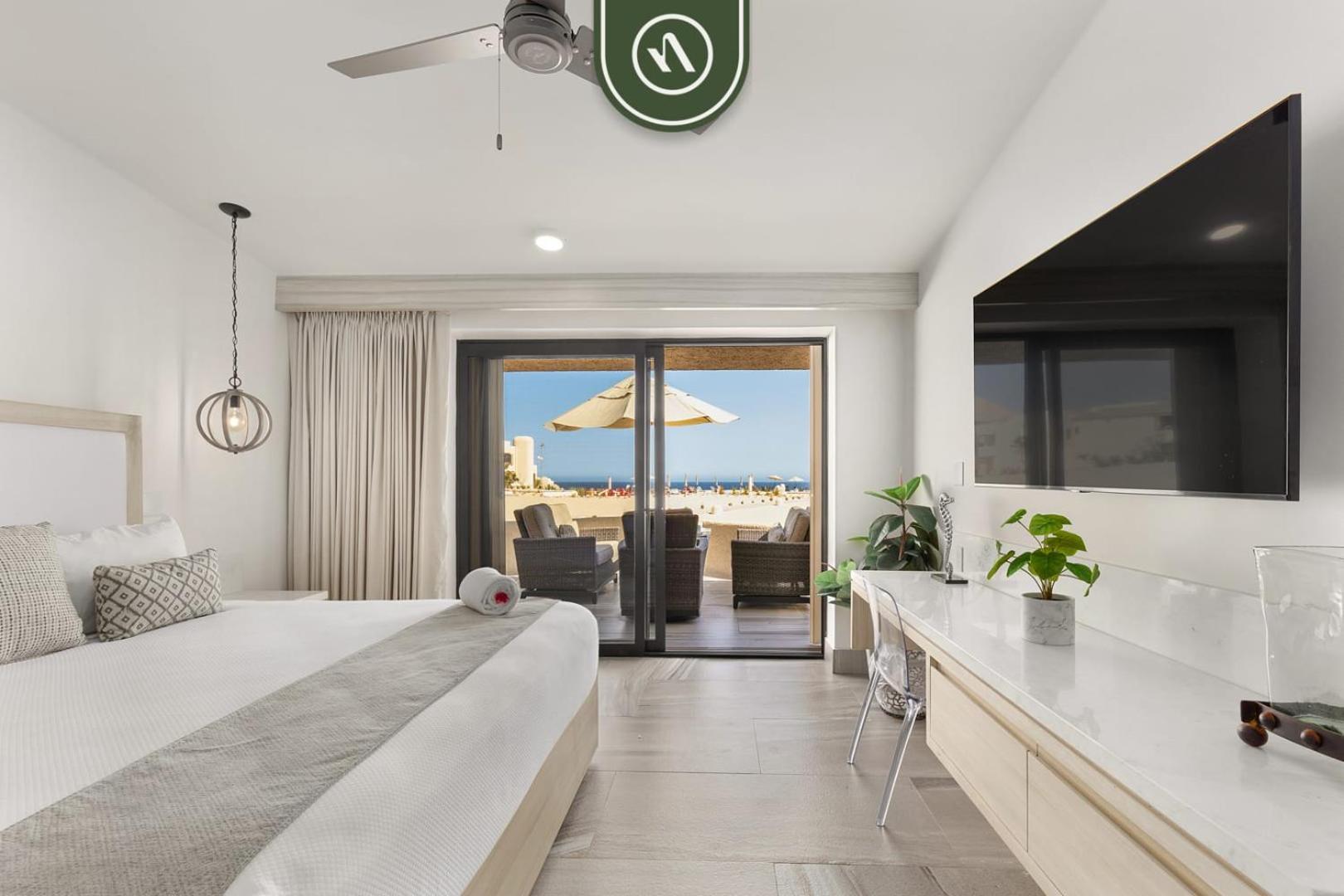Fully Renovated 3 Bedroom - Oceanfront - Pool Cabo San Lucas