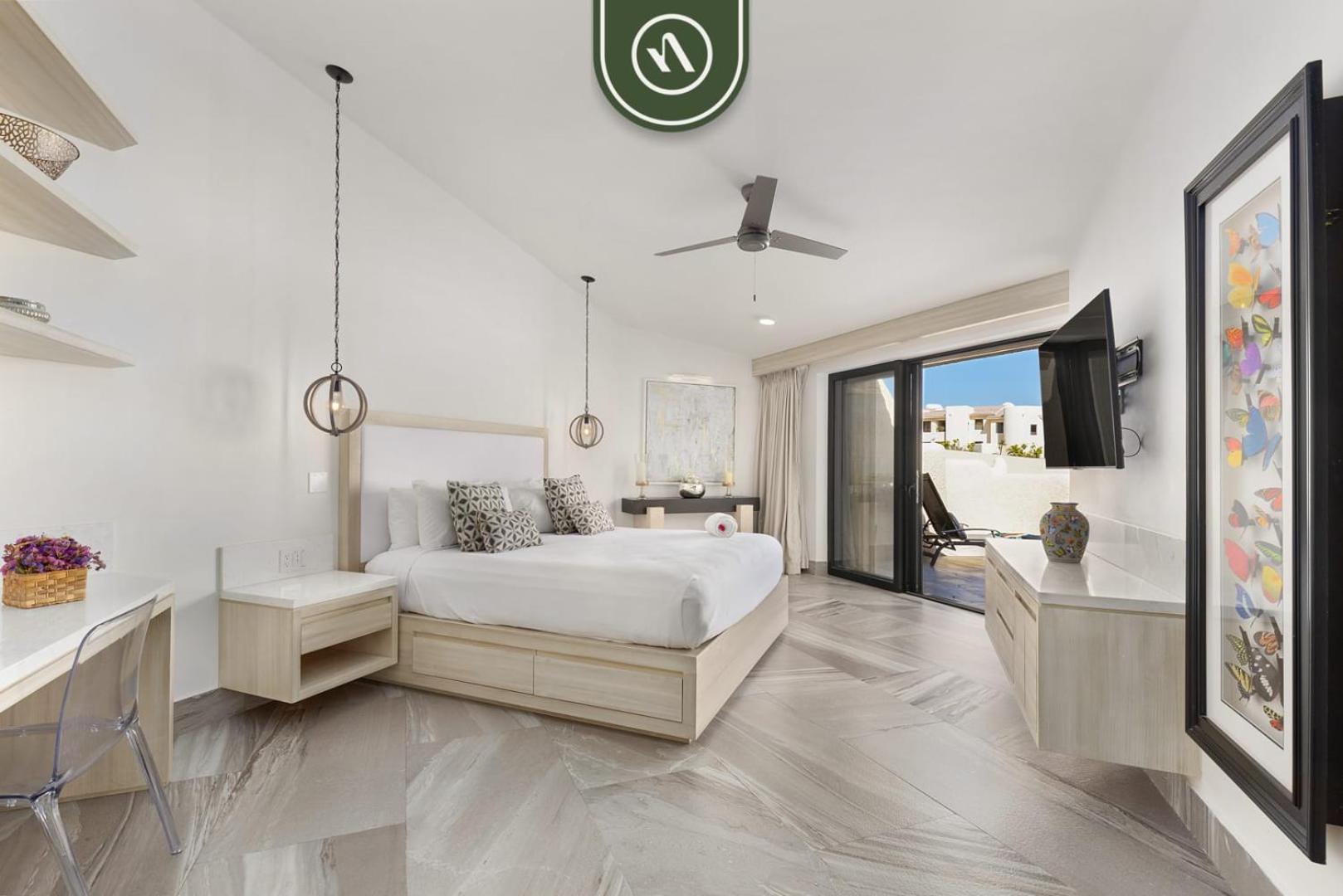 Fully Renovated 3 Bedroom - Oceanfront - Pool Cabo San Lucas