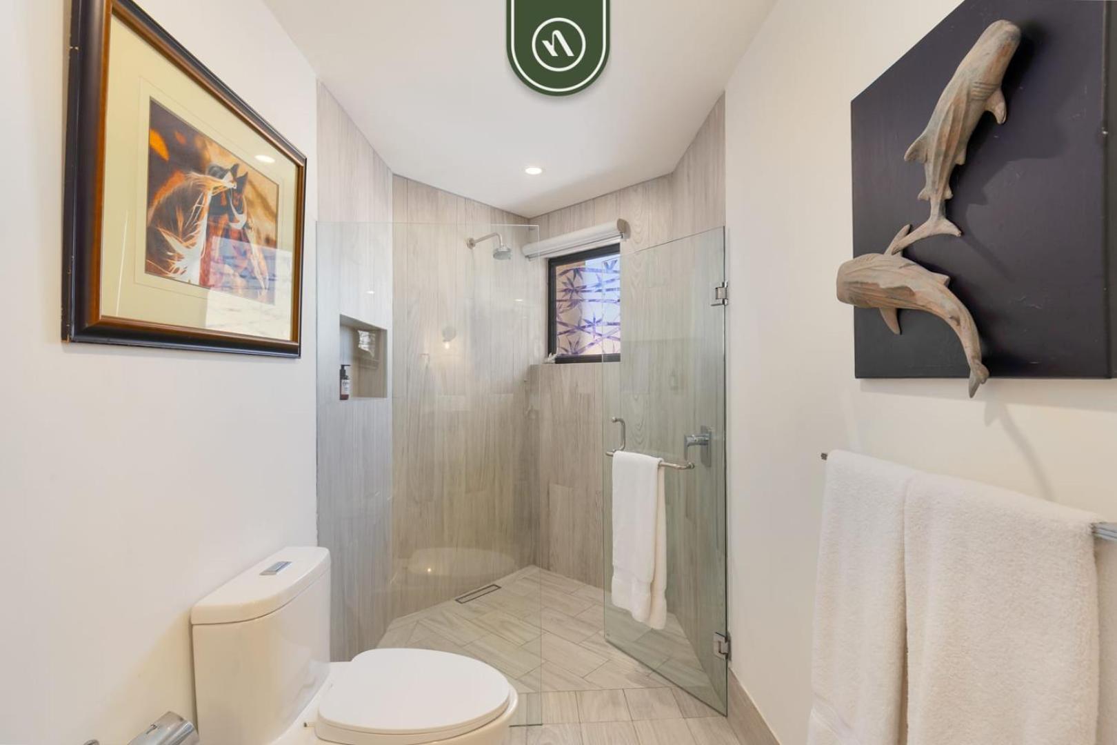 Apartment Beachview 3 Bedroom - Oceanfront Pool - *