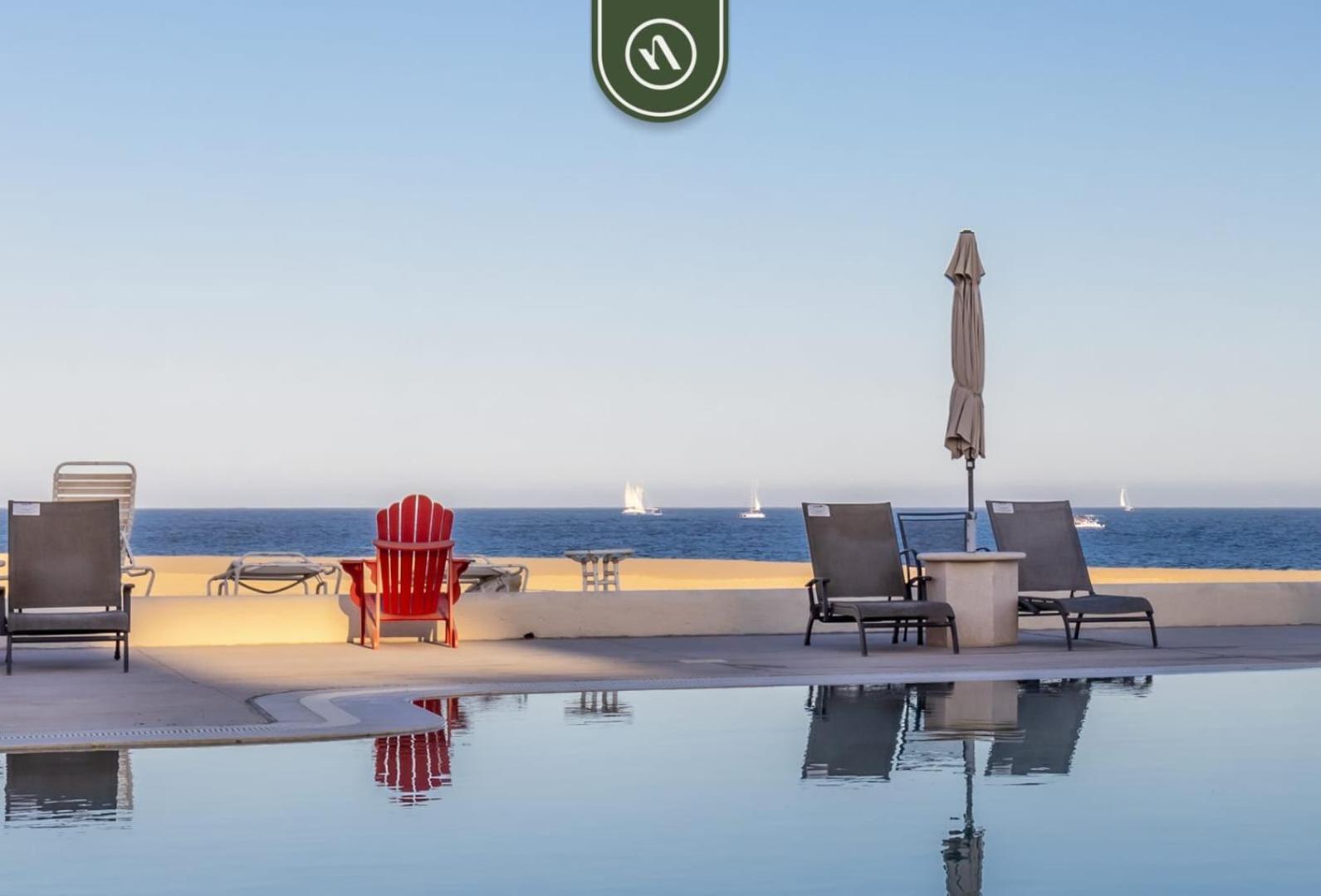 Apartment Oceanfront With Private Balcony - Pool *