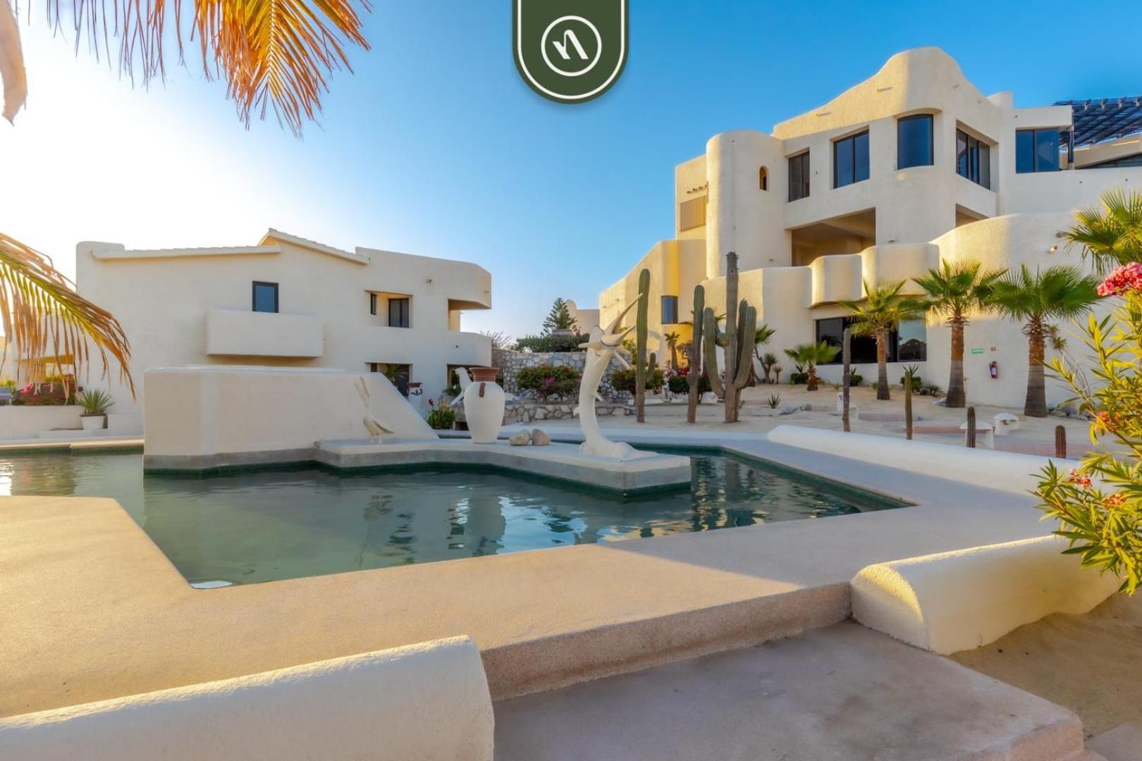 Oceanfront With Private Balcony - Pool Apartment