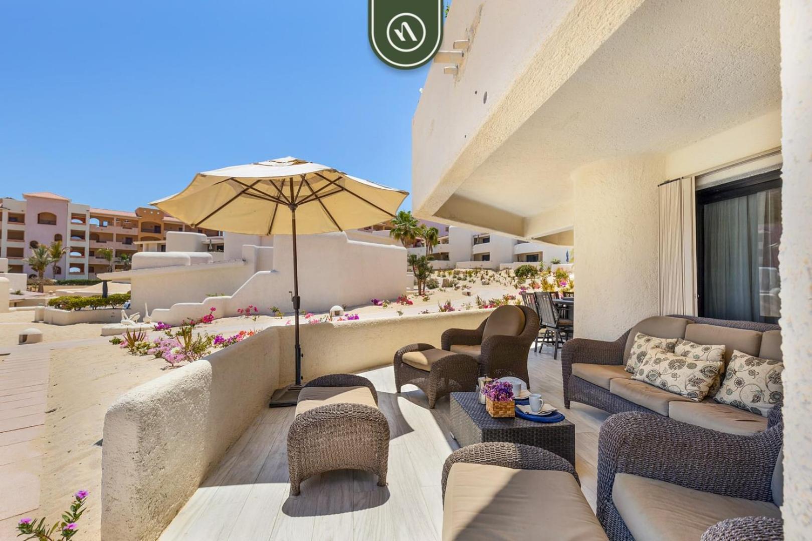 Apartment Beachview 3 Bedroom - Oceanfront Pool - *