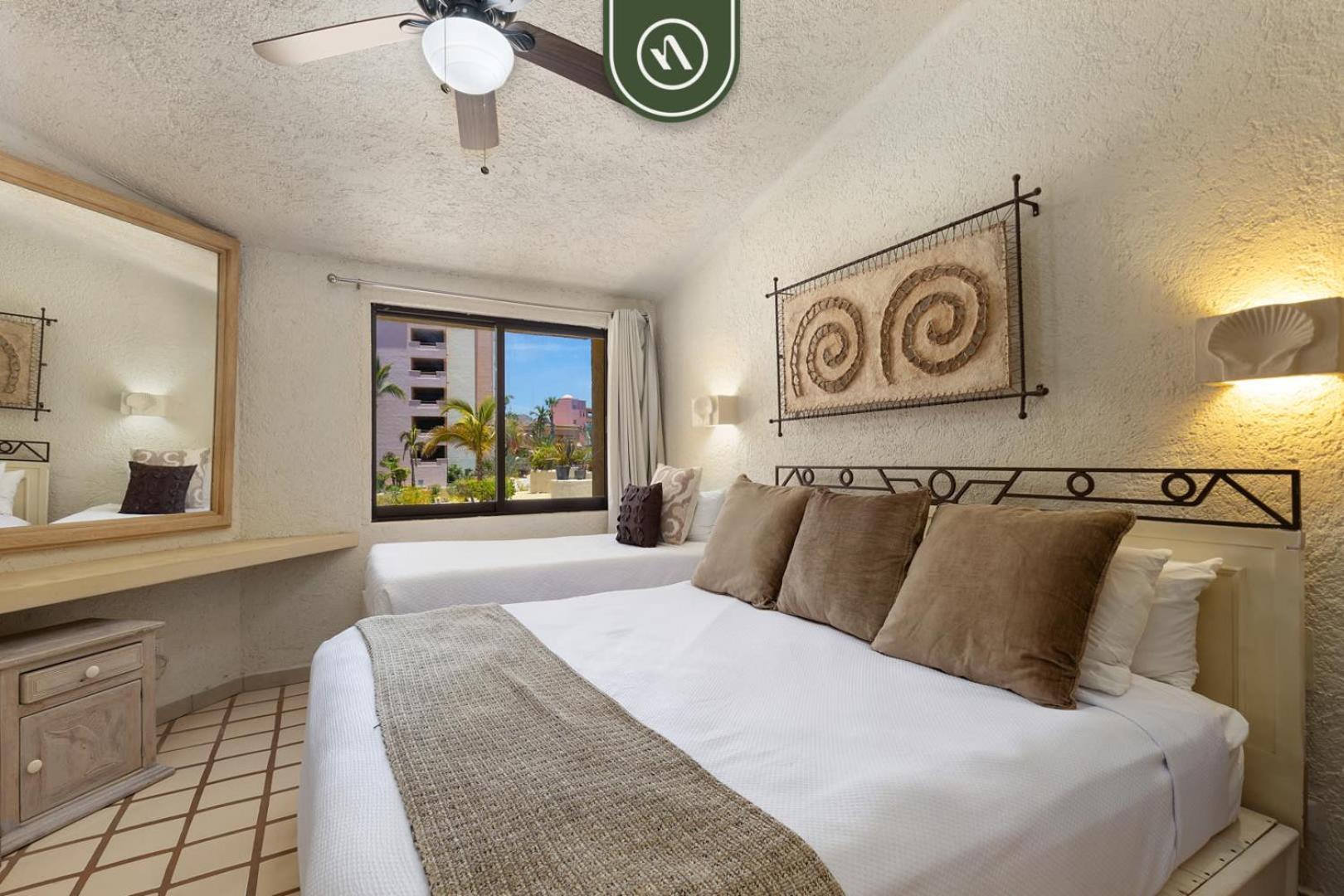 Oceanfront With Private Balcony - Pool Apartment Cabo San Lucas