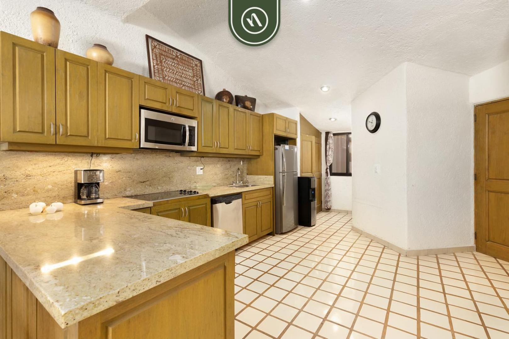 Oceanfront With Private Balcony - Pool Apartment Cabo San Lucas