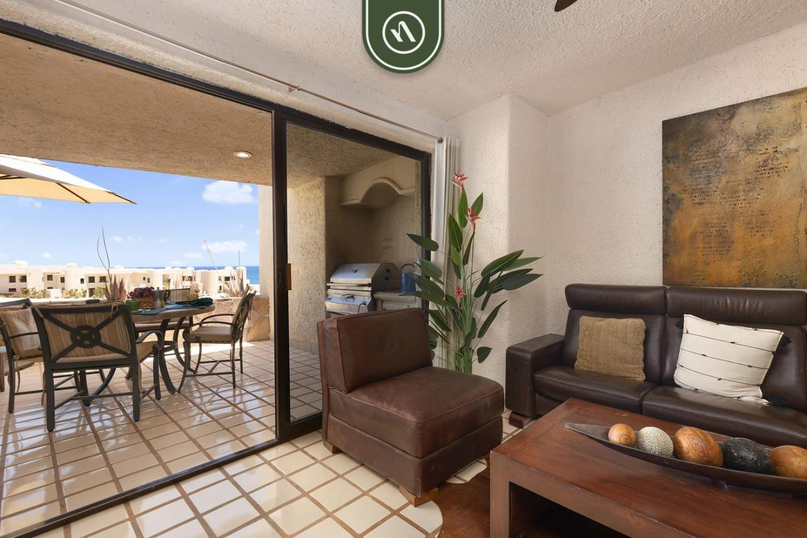 Oceanfront With Private Balcony - Pool Apartment *