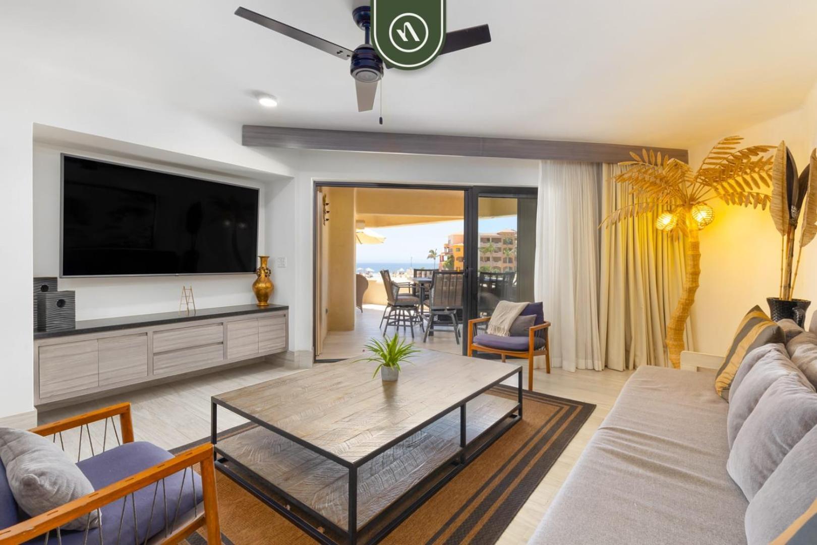 Beachview 3 Bedroom - Oceanfront Pool - Cabo San Lucas