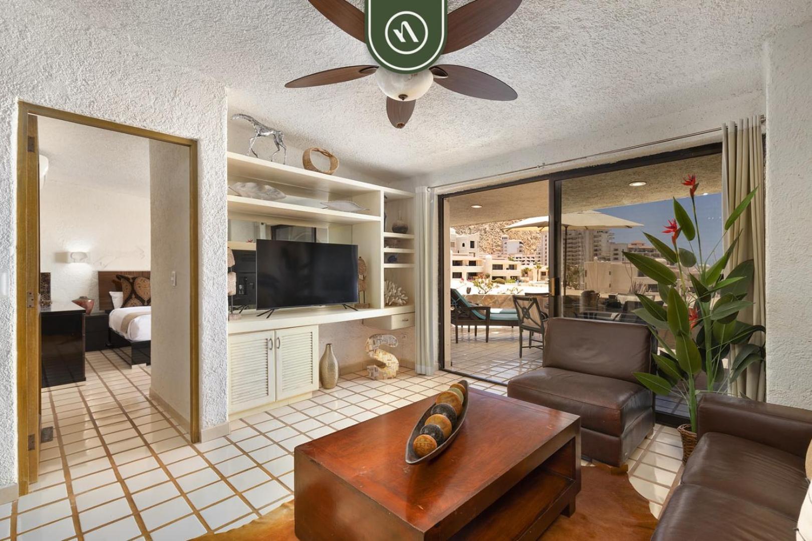 Oceanfront With Private Balcony - Pool Apartment *
