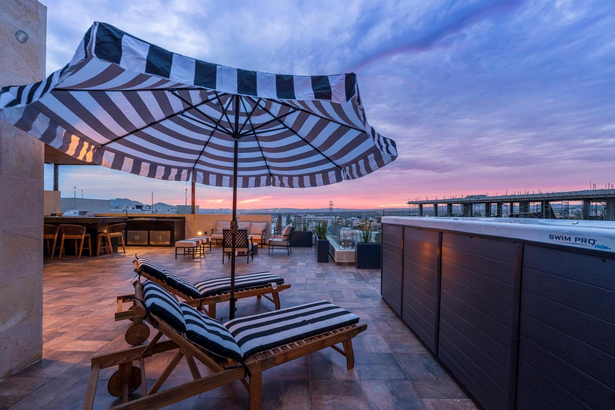 Penthouse With Private Jacuzzi In San Lucas *