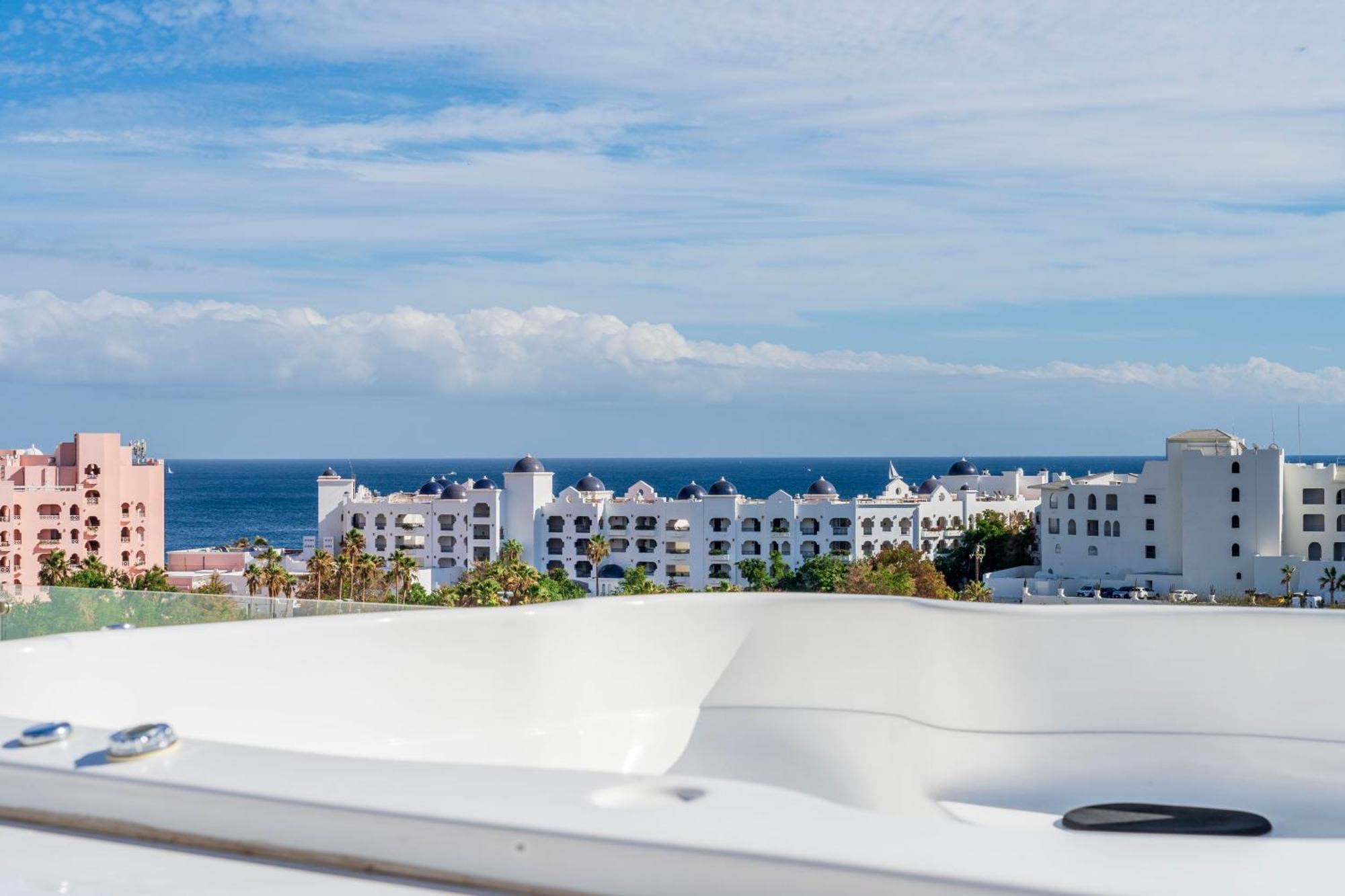 New Penthouse In Medano With Jacuzzi And Terrace