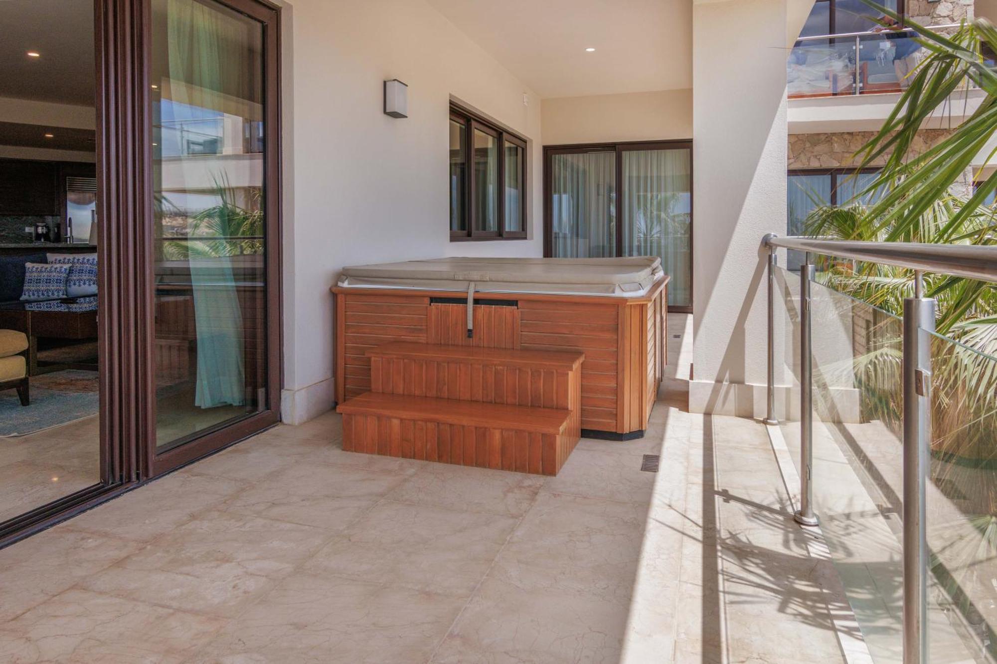 Oceanfront Chic Retreat Studio-golf-spa-jacuzzi & More! Apartment *