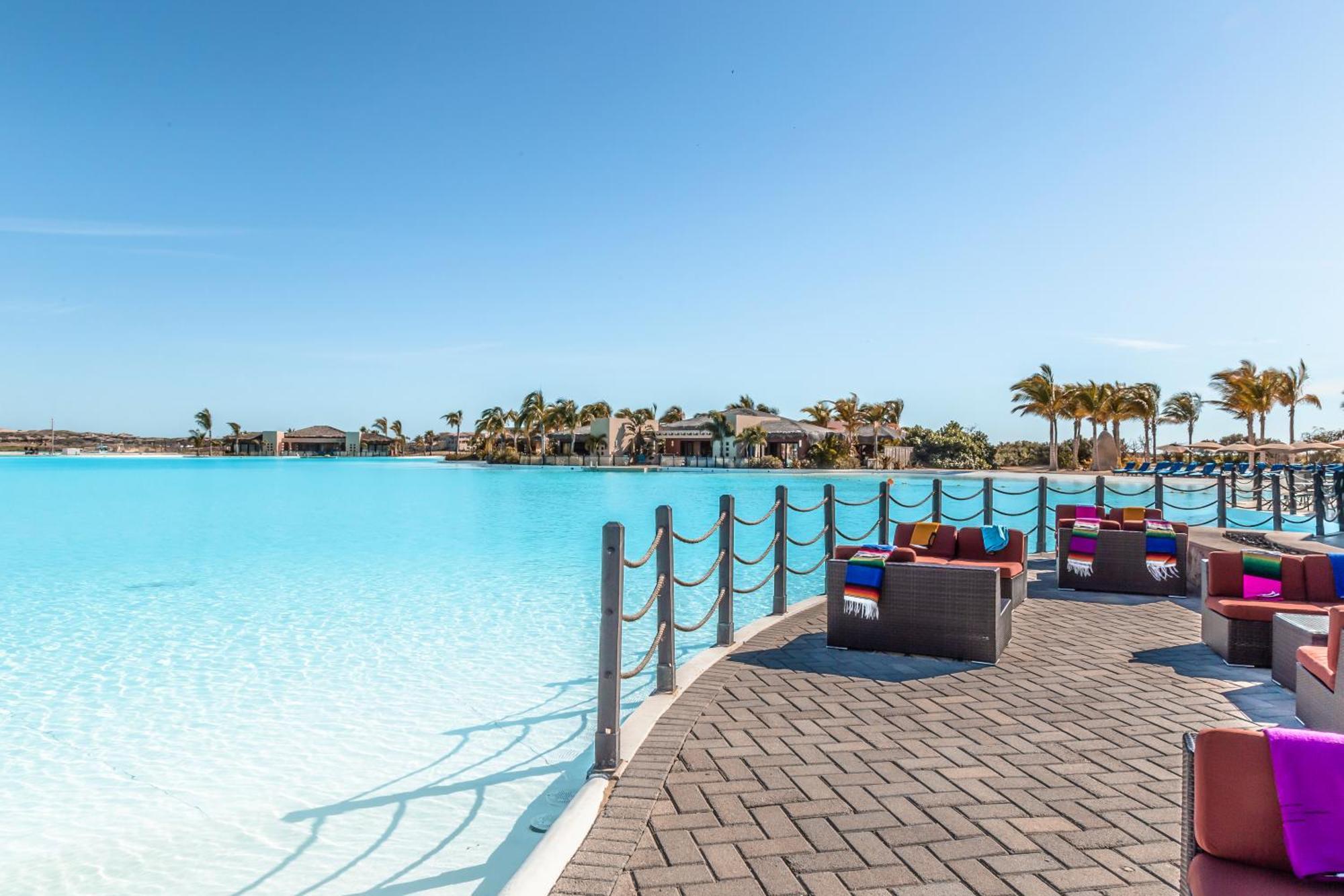 Oceanfront Chic Retreat Studio-golf-spa-jacuzzi & More! Apartment