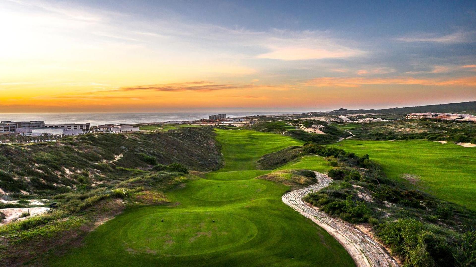 Oceanfront Chic Retreat Studio-golf-spa-jacuzzi & More! *