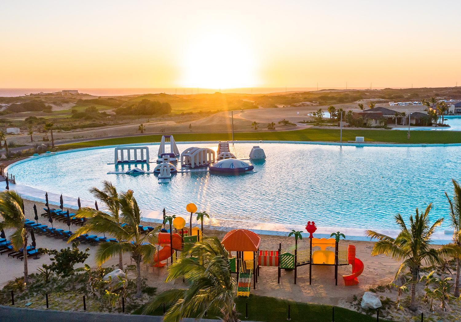 Oceanfront Chic Retreat Studio-golf-spa-jacuzzi & More!