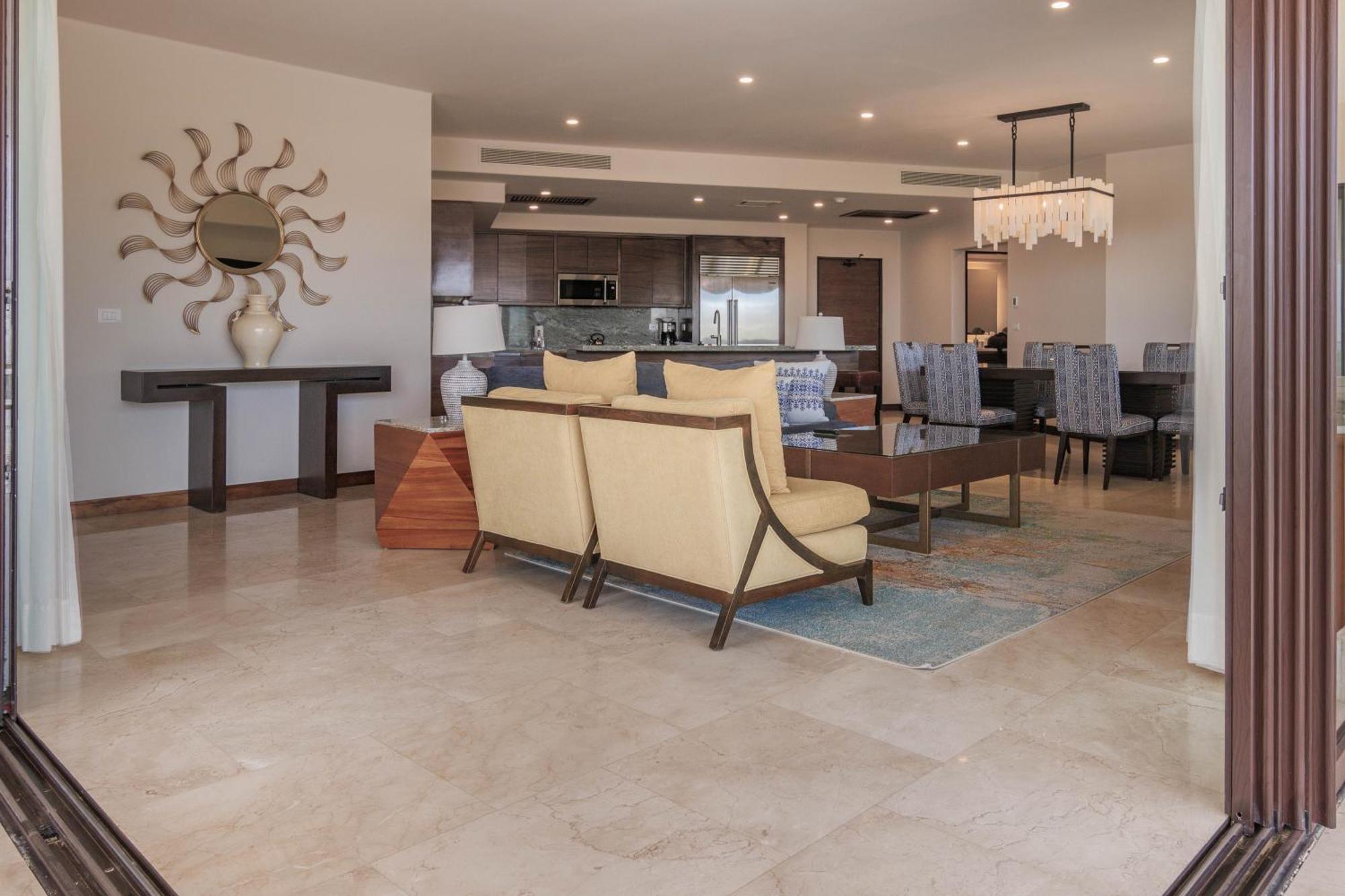 Oceanfront Chic Retreat Studio-golf-spa-jacuzzi & More! *