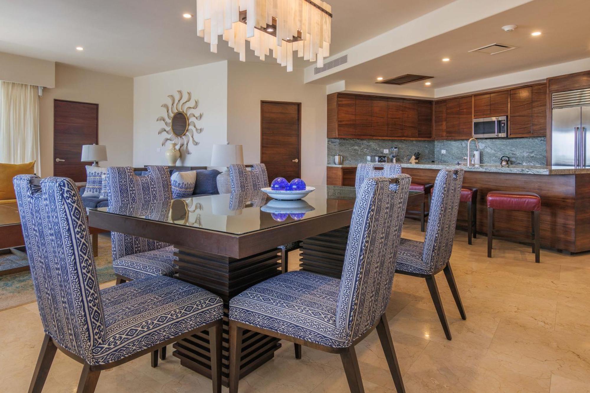 Oceanfront Chic Retreat Studio-golf-spa-jacuzzi & More!