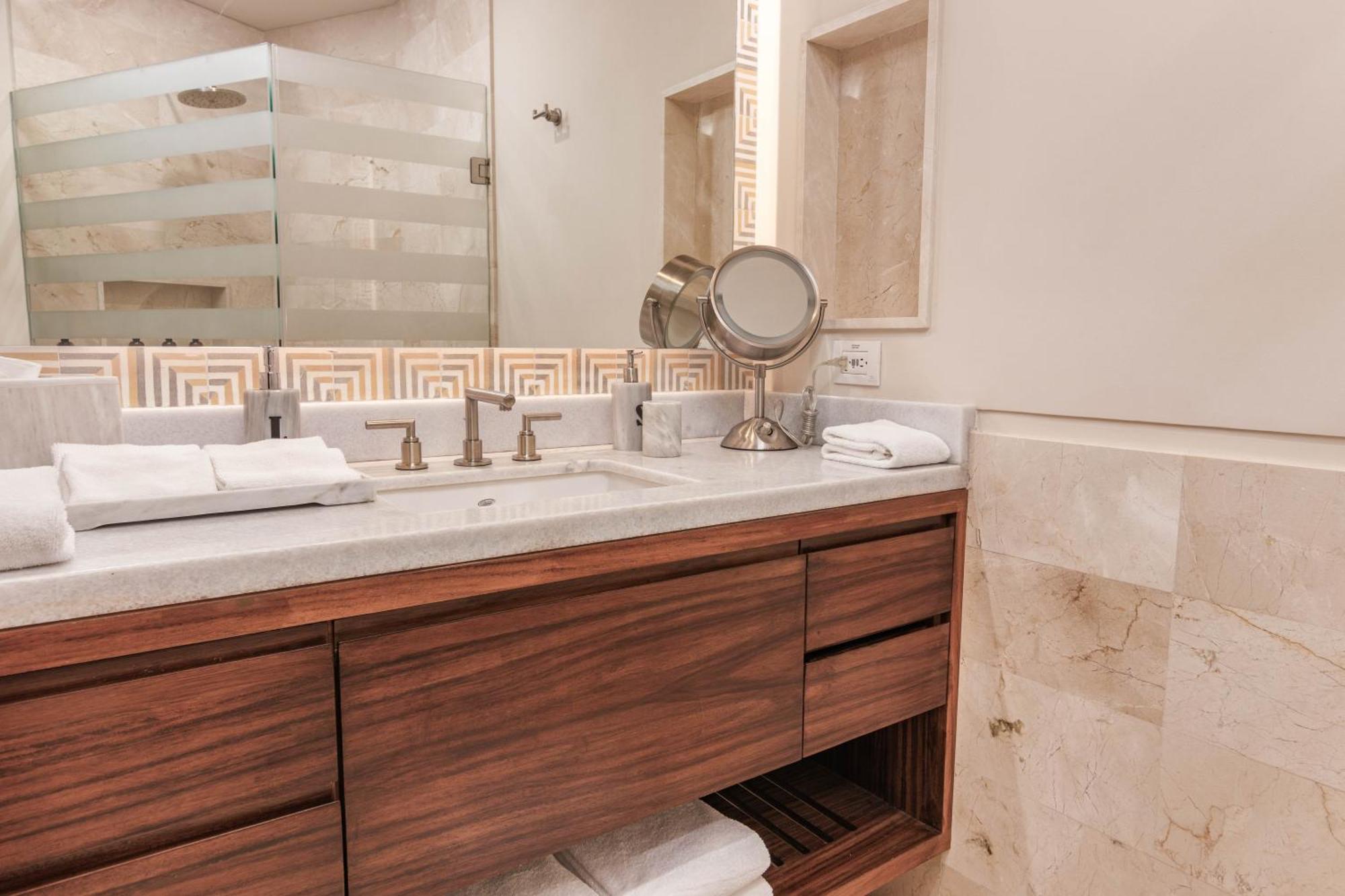 Oceanfront Chic Retreat Studio-golf-spa-jacuzzi & More! Apartment