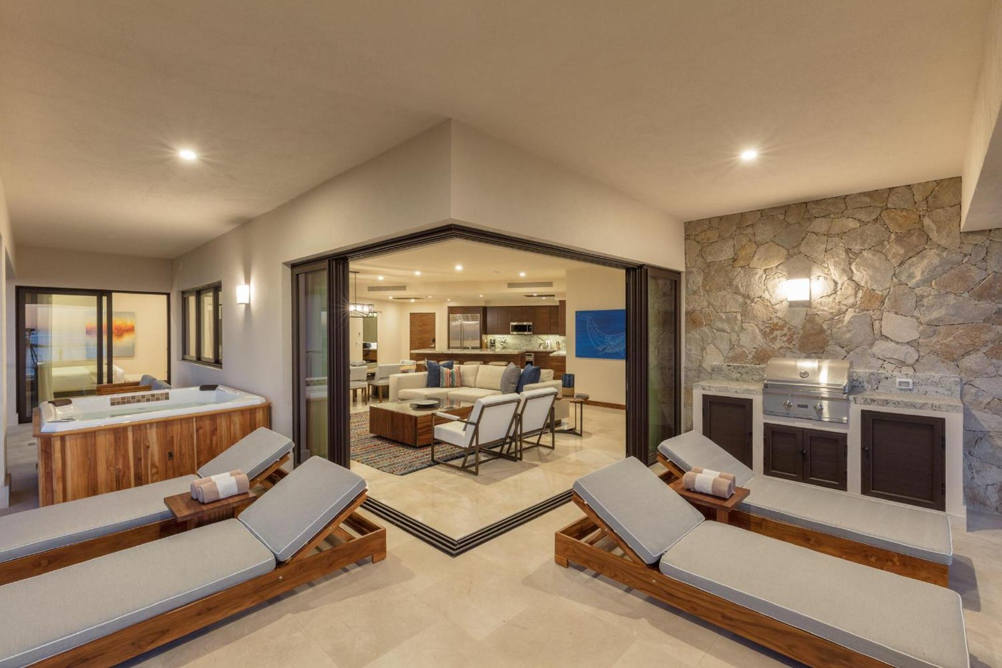 Beachfront 2 Bdrm In Exclusive Diamante Golf