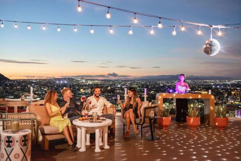 King With Balcony & Hot Tub Apartment