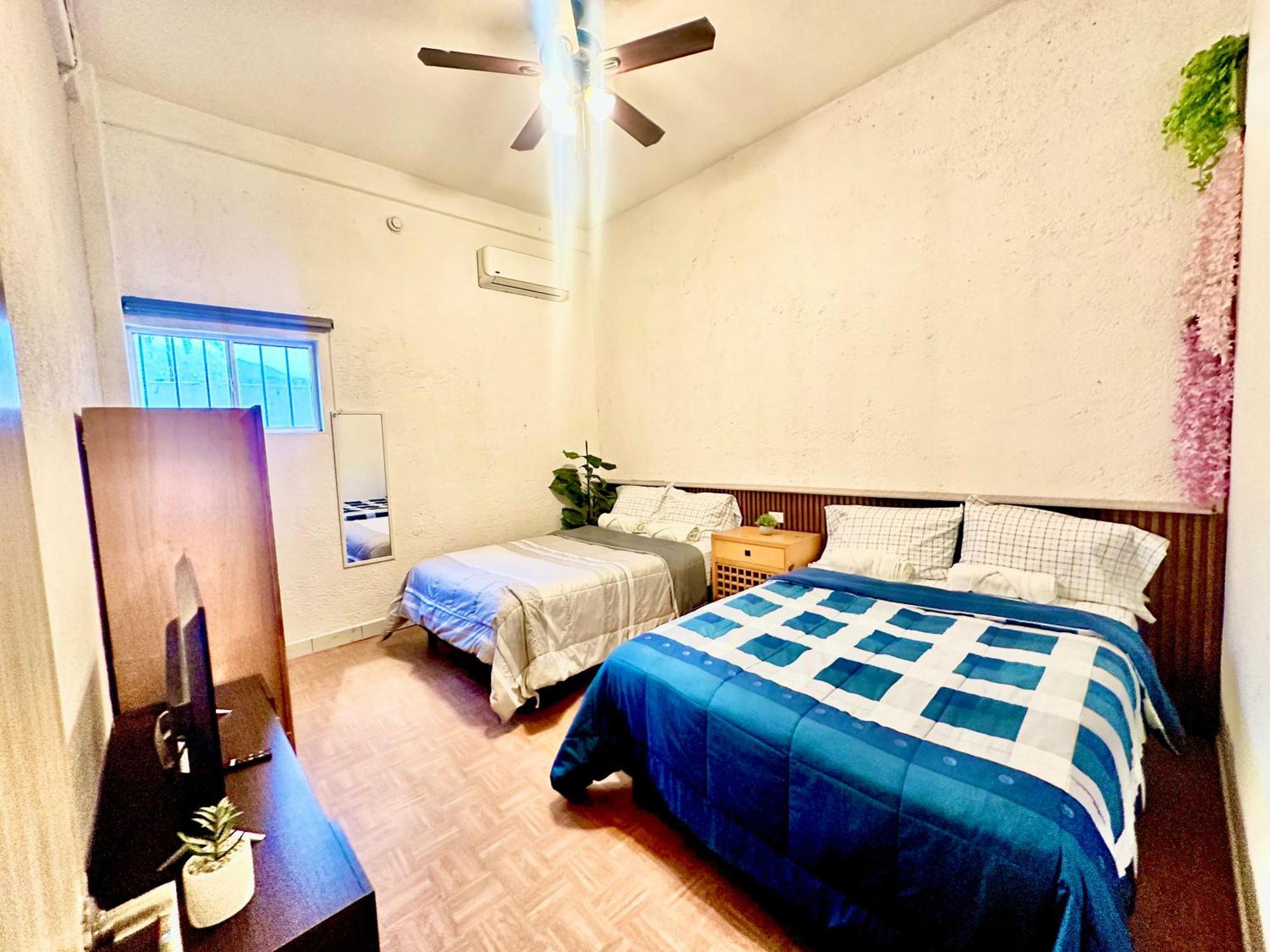 Departamento Centrico, 2 , 4 Camas Matrimoniales, 1 Bano Completo, 1 Estacionamiento Apartment *