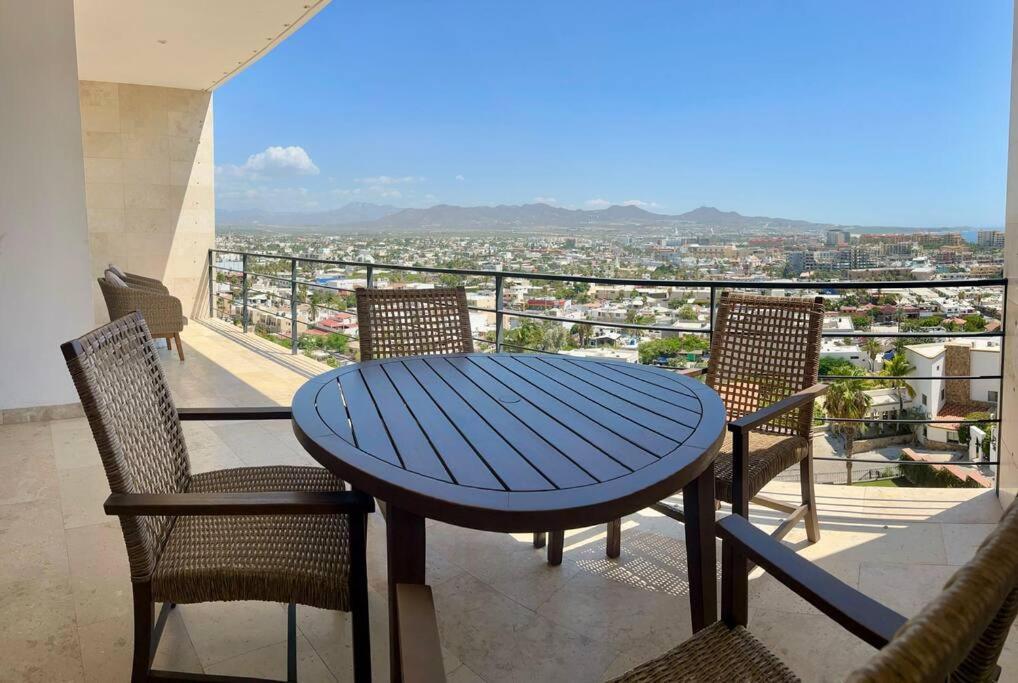 Elegant Oceanview Near Dt Apartment