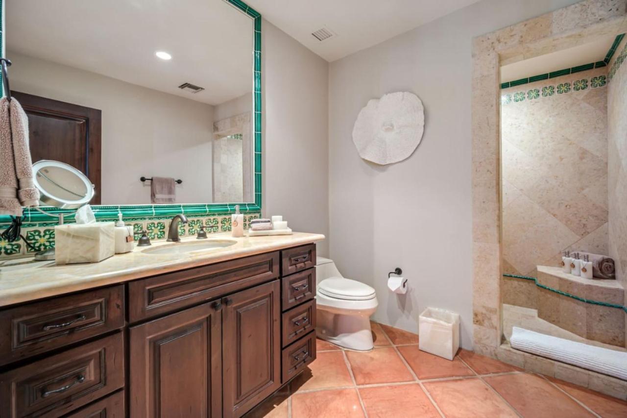 4bd 2-level Penthouse 5-star Beachfront Paradise. Cabo San Lucas