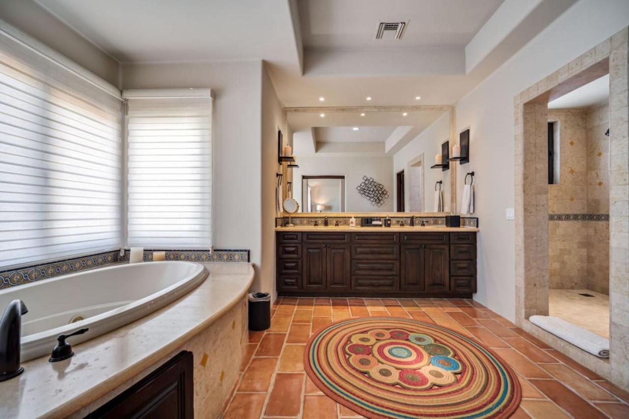Holiday home 4bd 2-level Penthouse 5-star Beachfront Paradise.