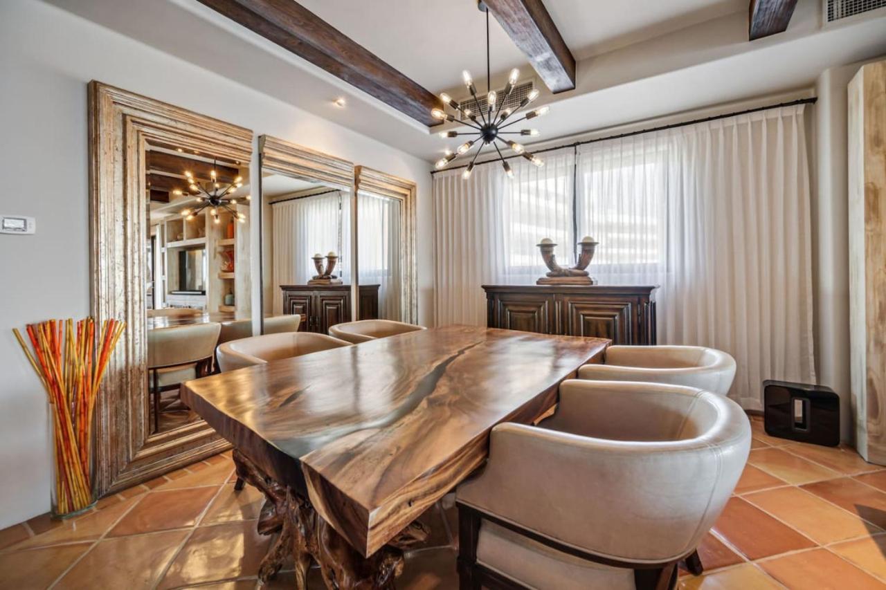 4bd 2-level Penthouse 5-star Beachfront Paradise. Holiday home