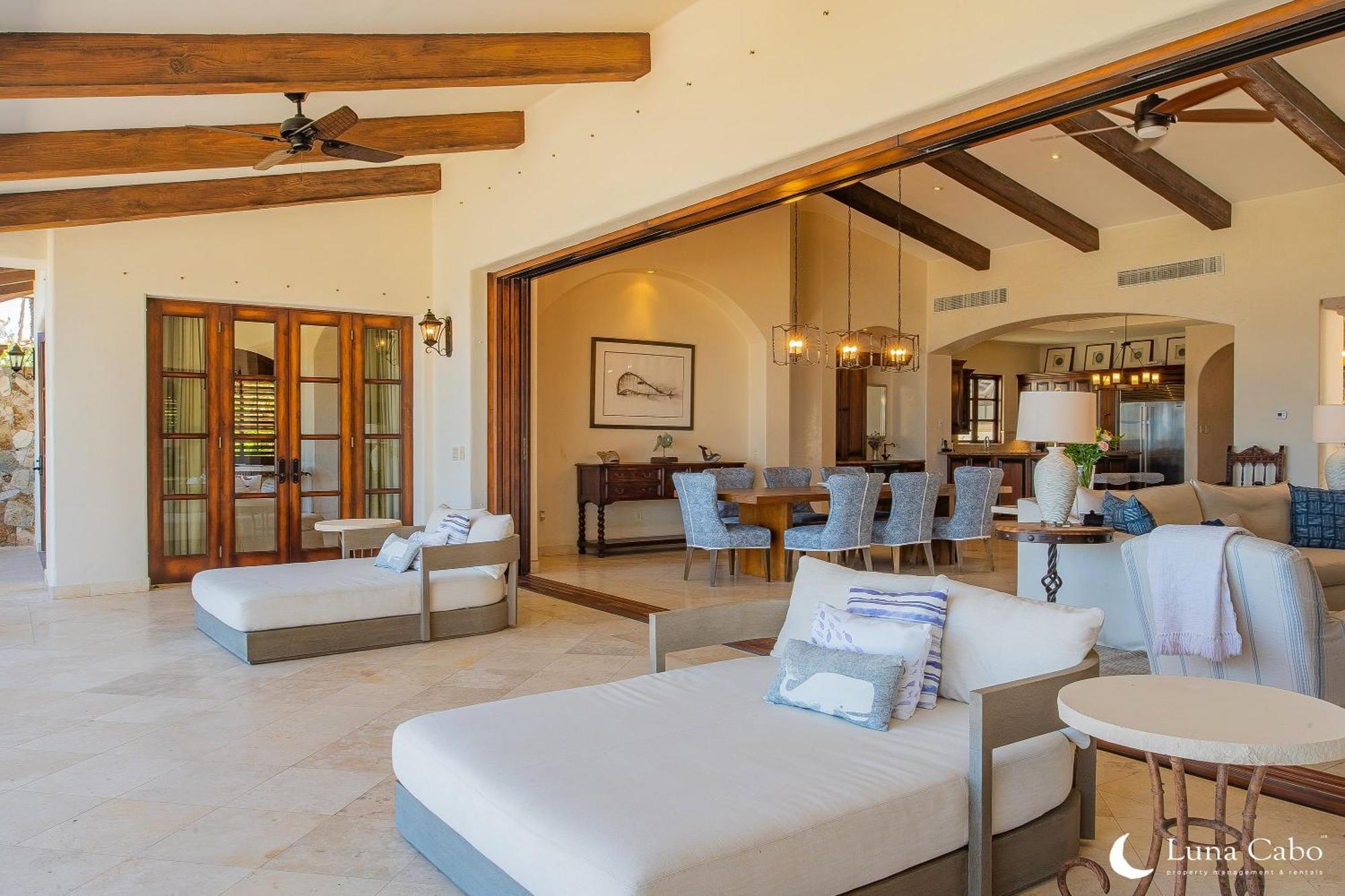 Seaside Escape With Stunning Views & Private Pool Сasa de vacaciones