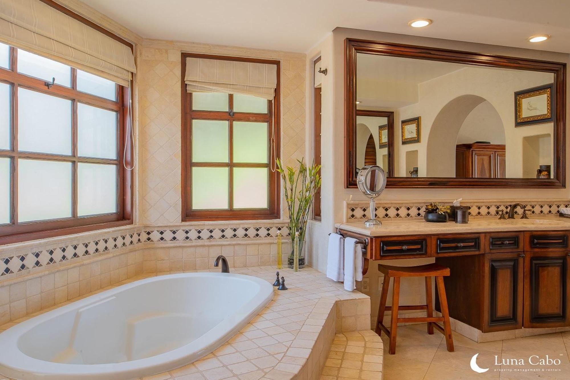 Seaside Escape With Stunning Views & Private Pool Сasa de vacaciones *